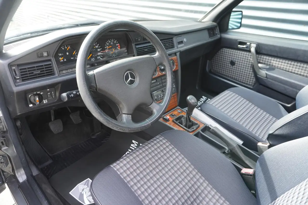 Mercedes-Benz 190 E 2.3 OLDTIMER|H-ZULASSUNG|SCHIEBEDACH, foto 12