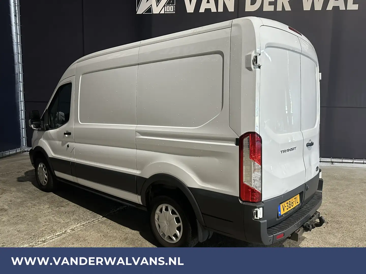 Ford Transit 2.0 TDCI 131pk L2H2 Euro6 Airco | 2800kg Trekhaak Wit - 2