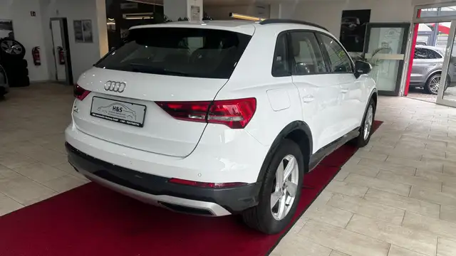 Audi Q3 view 7