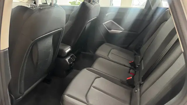 Audi Q3 view 13