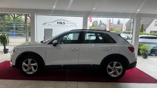 Audi Q3 view 2