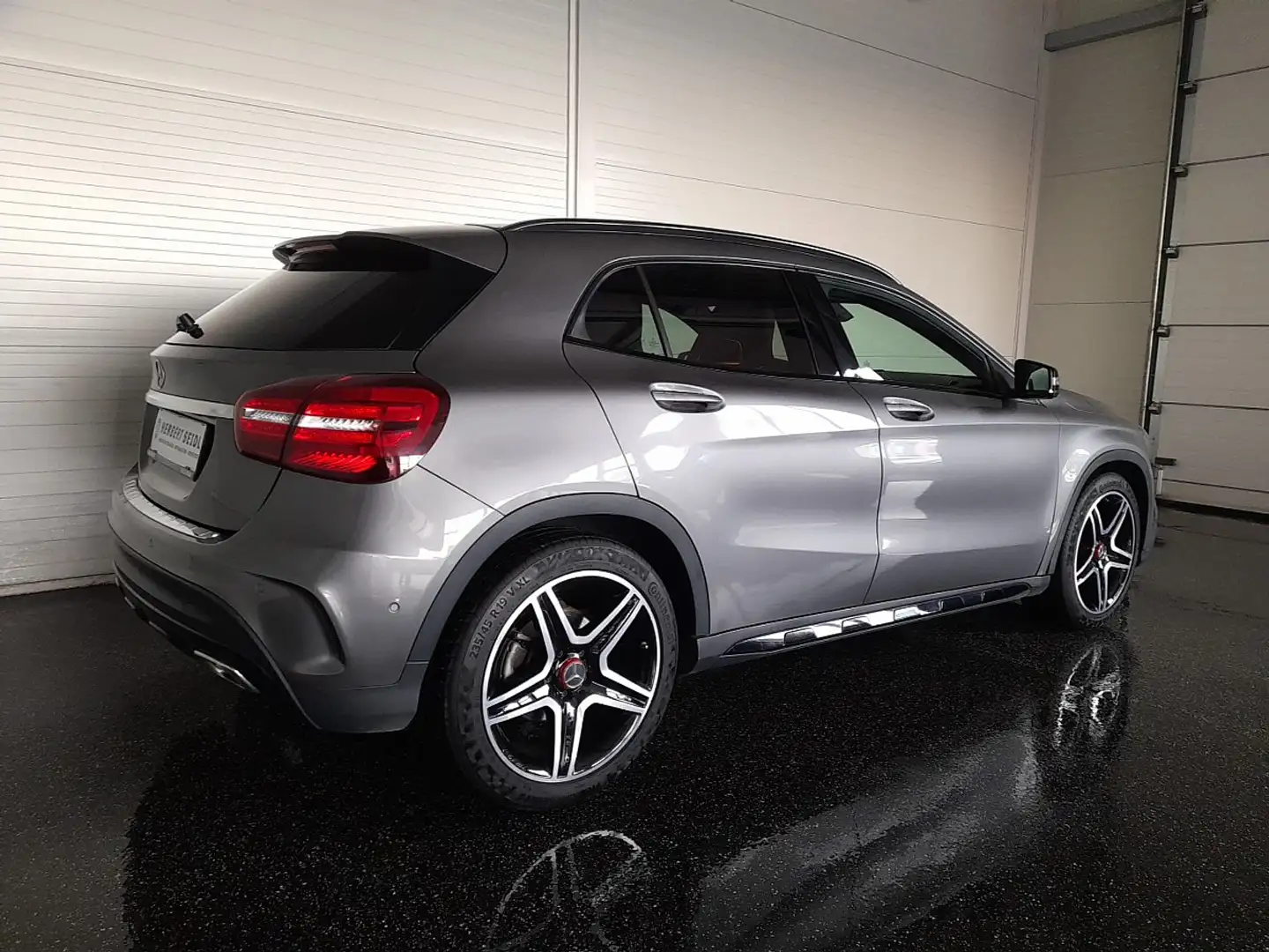 Mercedes-Benz GLA AMG 4x4 200 d Aut *LED HIGH PERFORMANCE / 1... Grau - 2