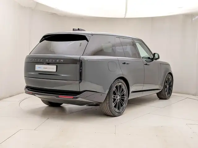 Land Rover Range Rover view 4
