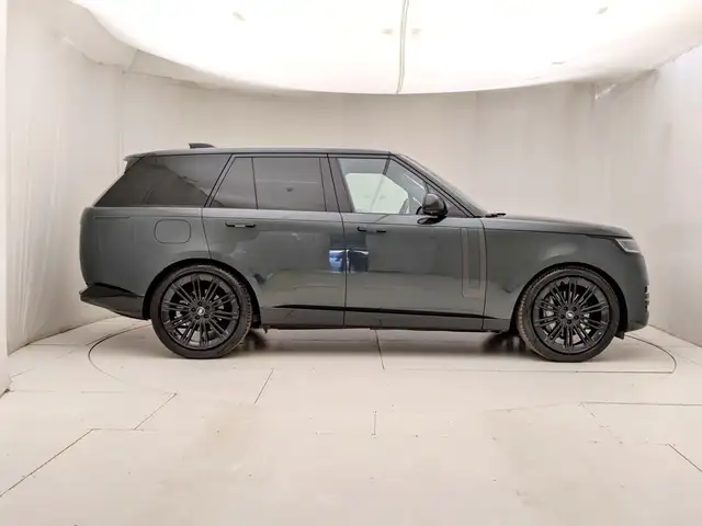 Land Rover Range Rover view 3