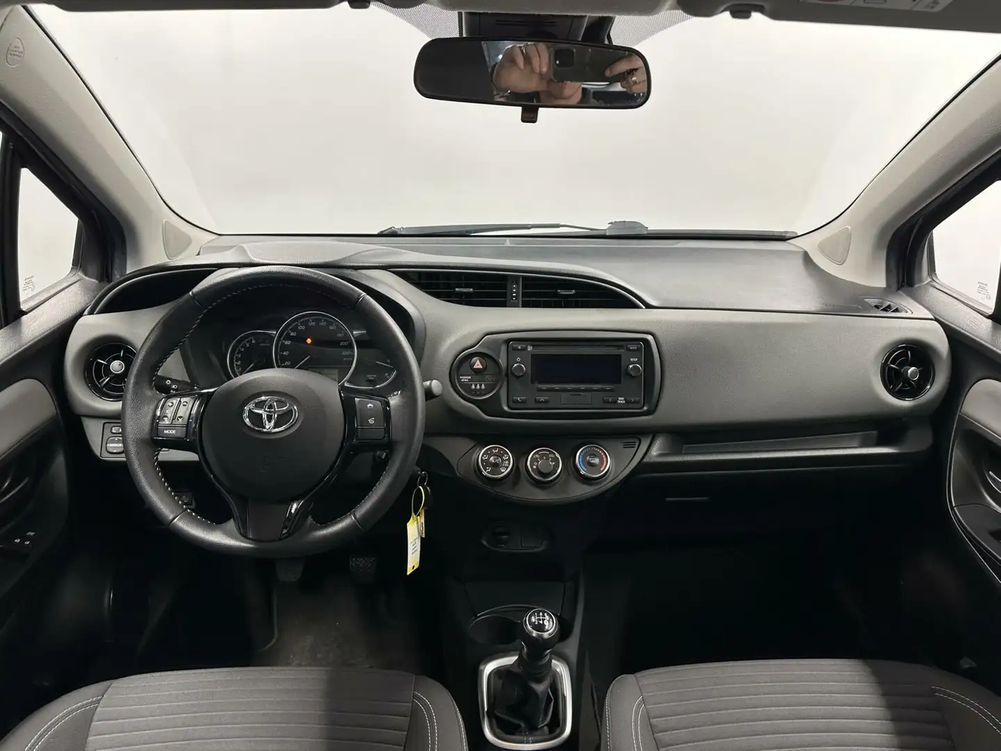 Toyota Yaris 1.0 VVT-i Connect|Airco|57.000 km|NAP Gris - 2