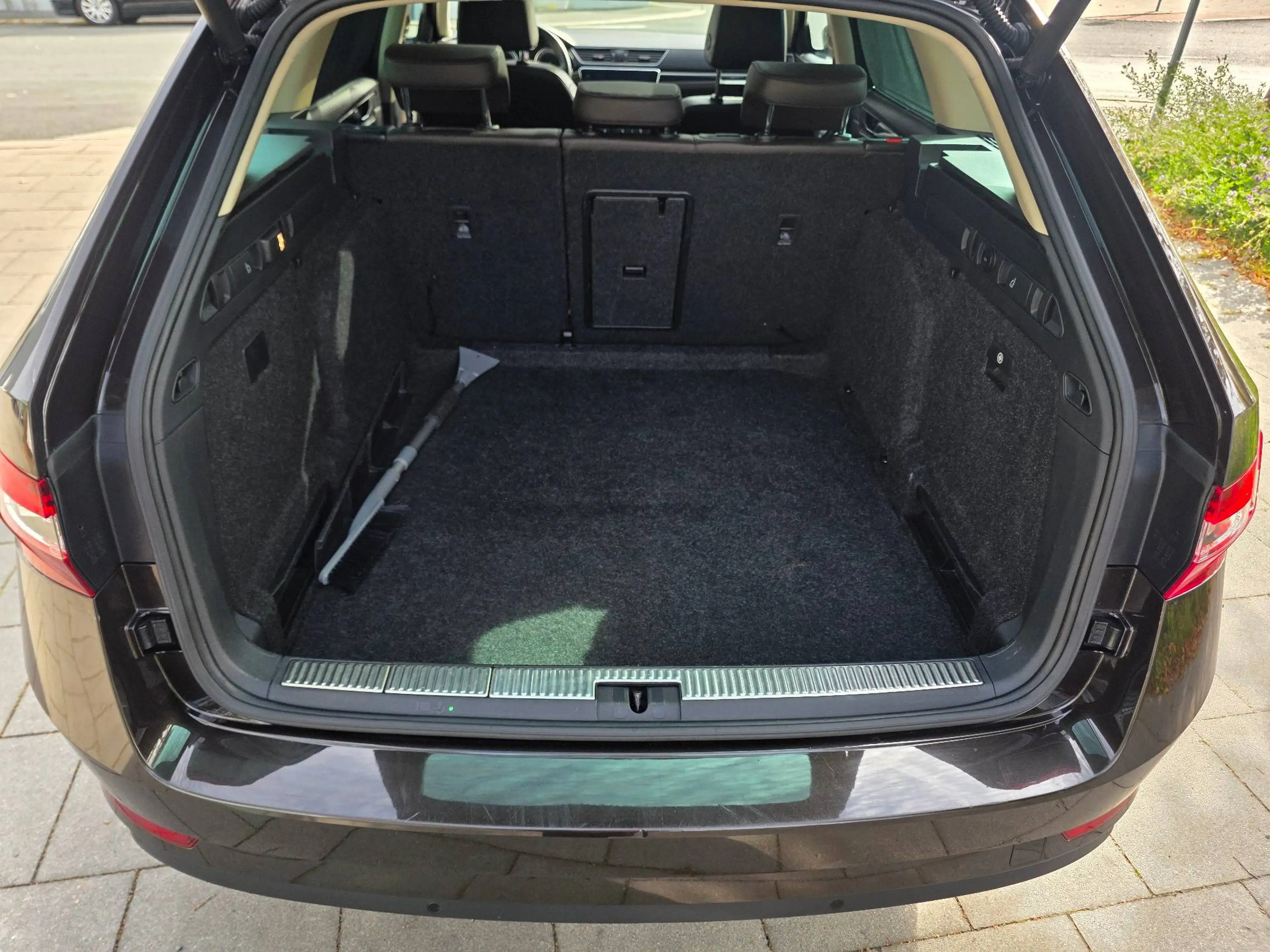 Skoda Superb Laurin & Klement — photo 9