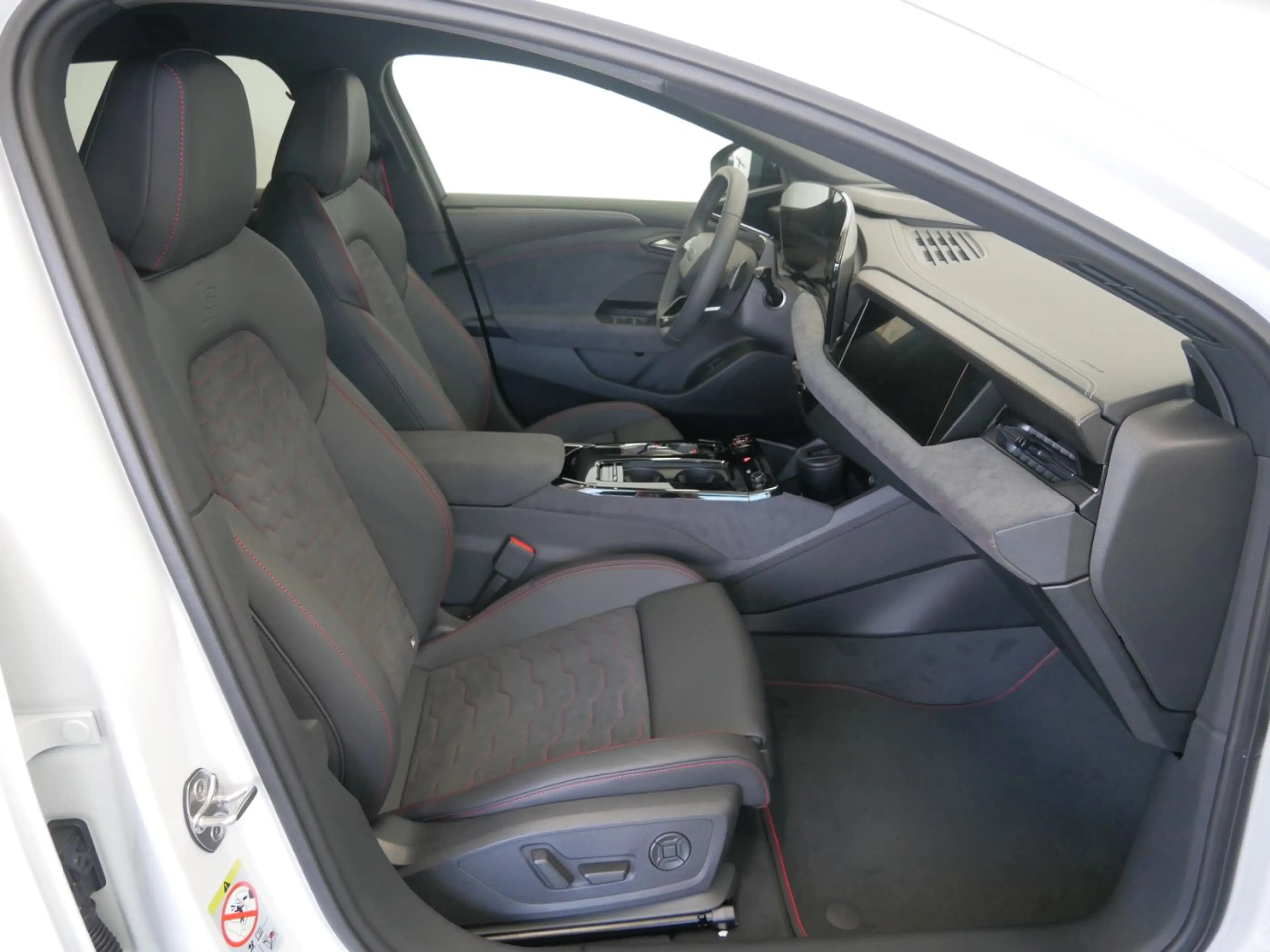 Audi A6 e-tron A6 Avant e-tron quattro 315 kW 360 — photo 9