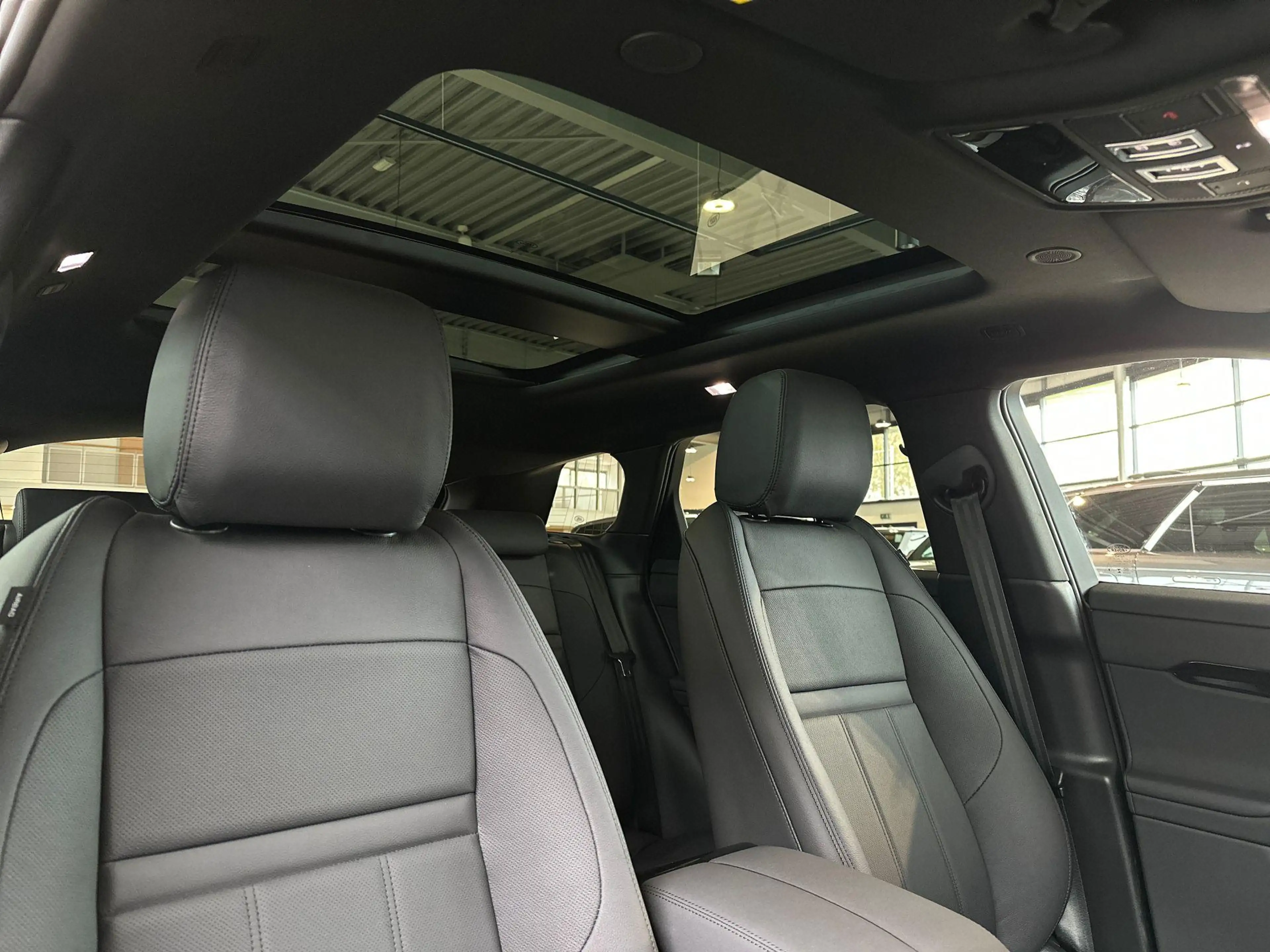 Land Rover Range Rover Evoque P270e AWD DYNAMIC SE -PANO.DAK|20"LM|BLACK PACK|CO — photo 14