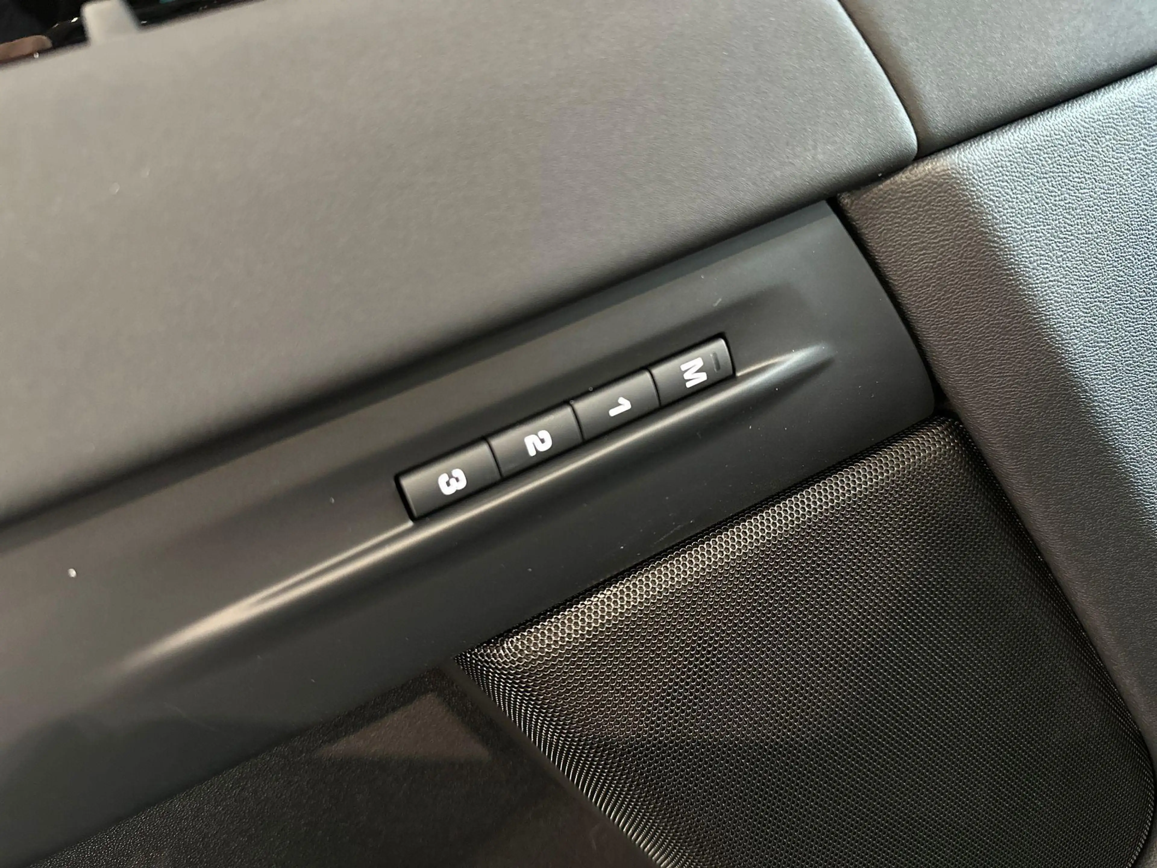 Land Rover Range Rover Evoque P270e AWD DYNAMIC SE -PANO.DAK|20"LM|BLACK PACK|CO — photo 12