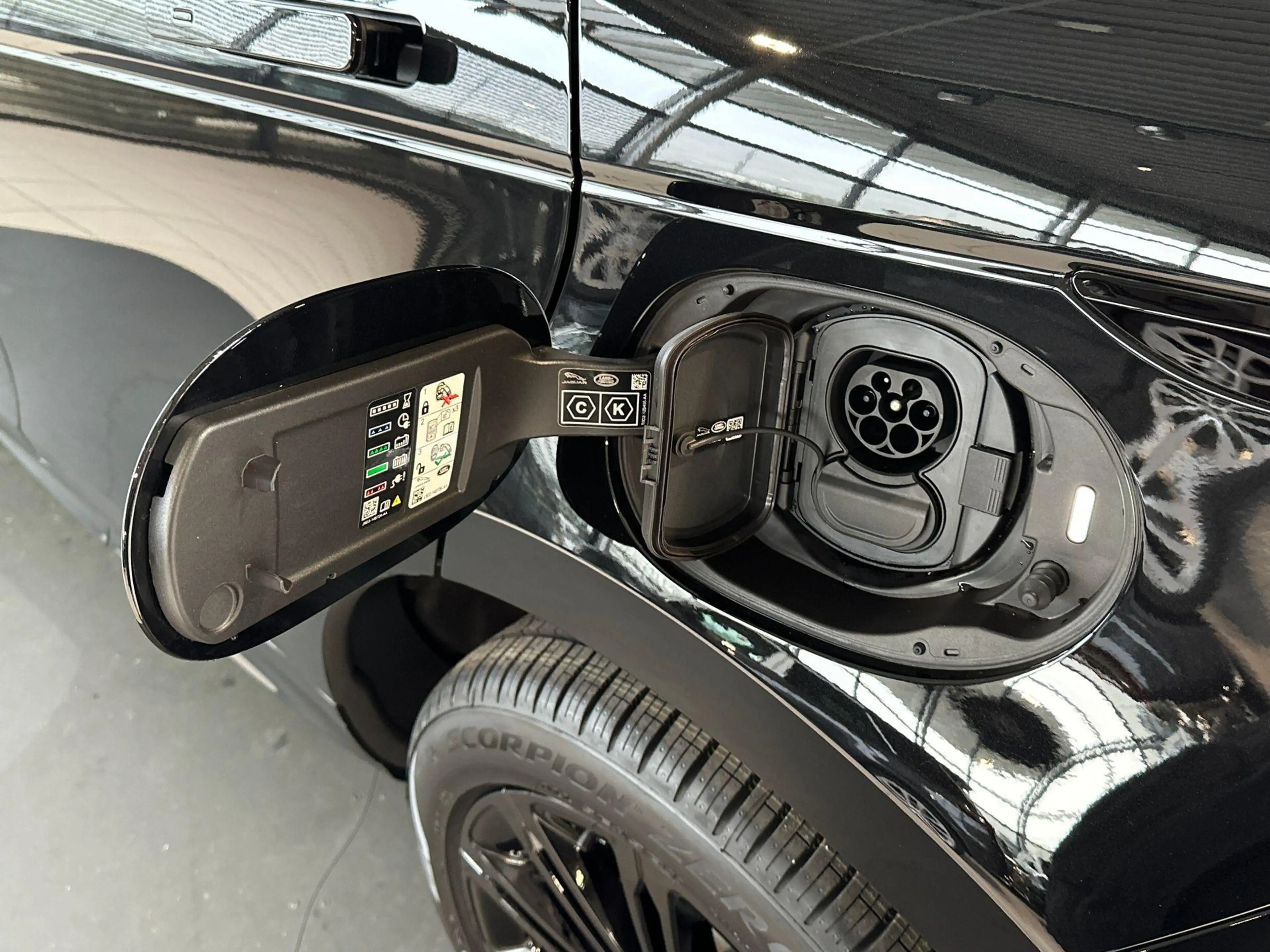 Land Rover Range Rover Evoque P270e AWD DYNAMIC SE -PANO.DAK|20"LM|BLACK PACK|CO — photo 23