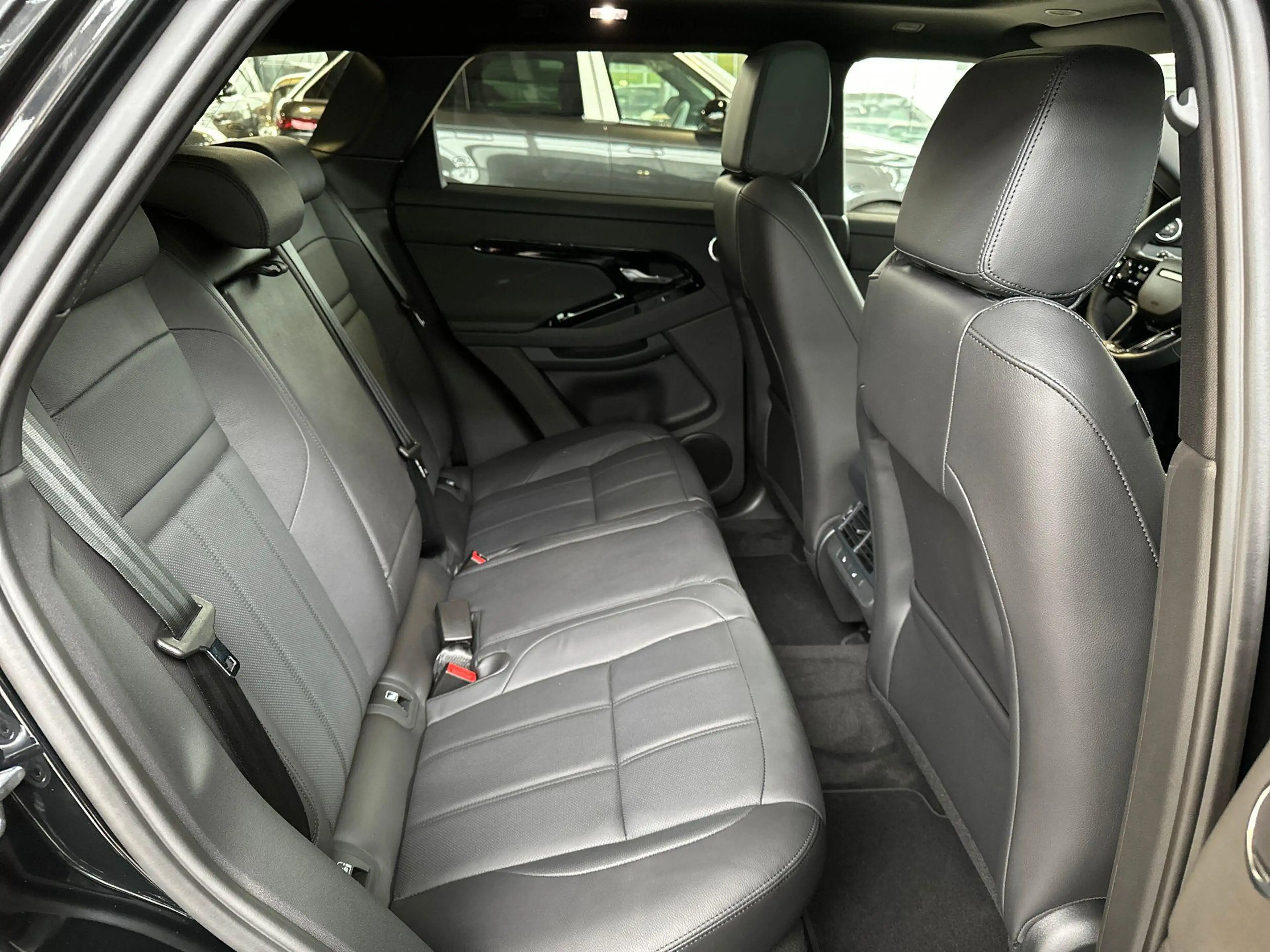 Land Rover Range Rover Evoque P270e AWD DYNAMIC SE -PANO.DAK|20"LM|BLACK PACK|CO — photo 5