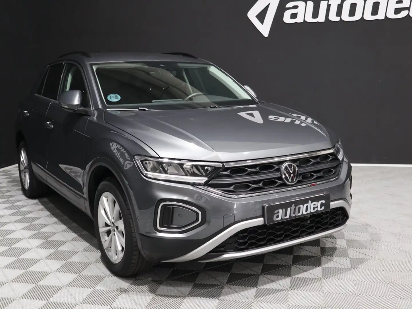 Volkswagen T-Roc Life 1.0 TSI 81kW (110CV) Gris - 2