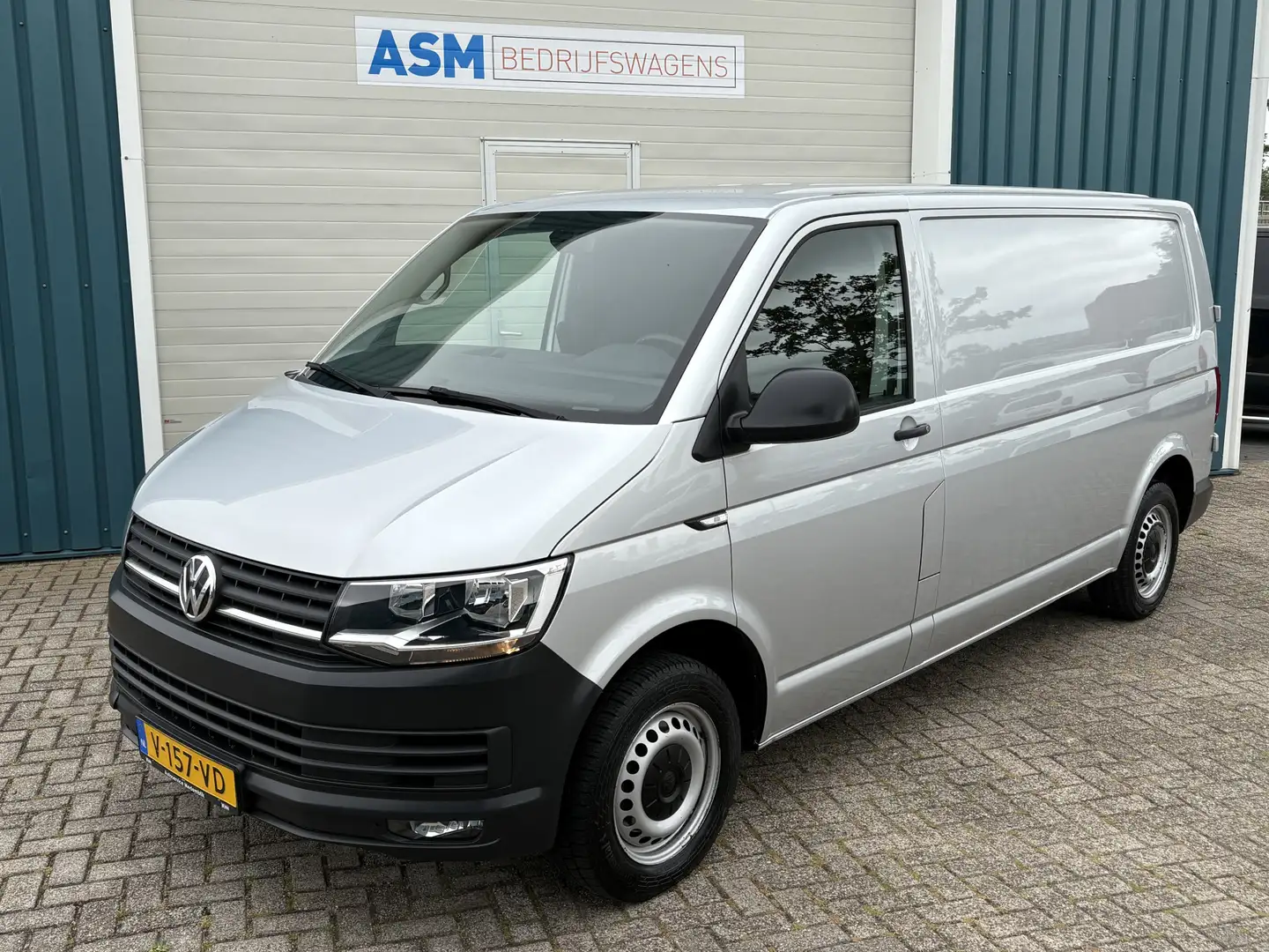 Volkswagen T6 Transporter 2.0 150Pk TDI L2H Highline / Cruise / Airco / Navi Gris - 2