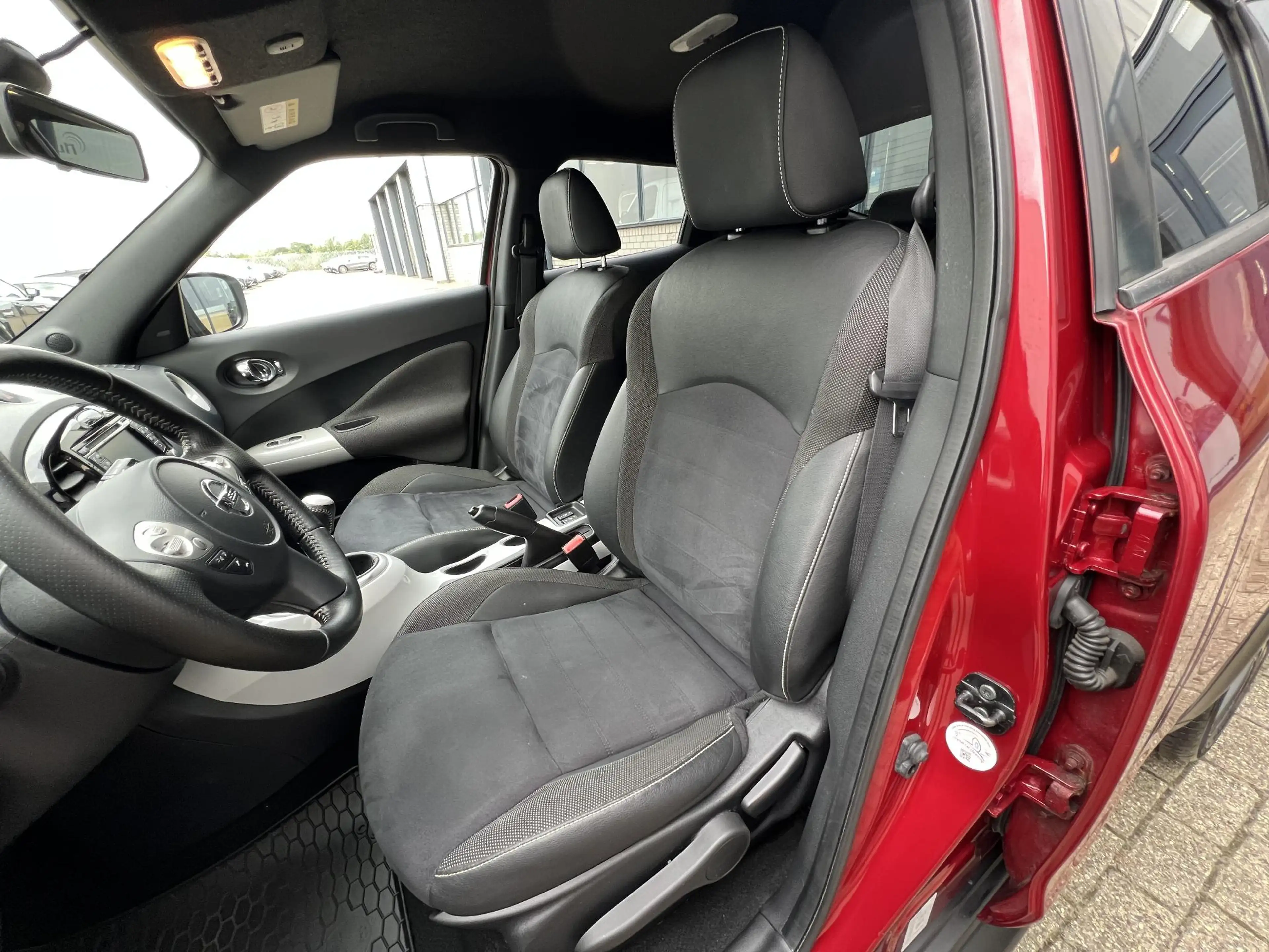 Nissan Juke 1.2 DIG-T S/S Tekna navi / blind spot / clima / 17 — photo 17