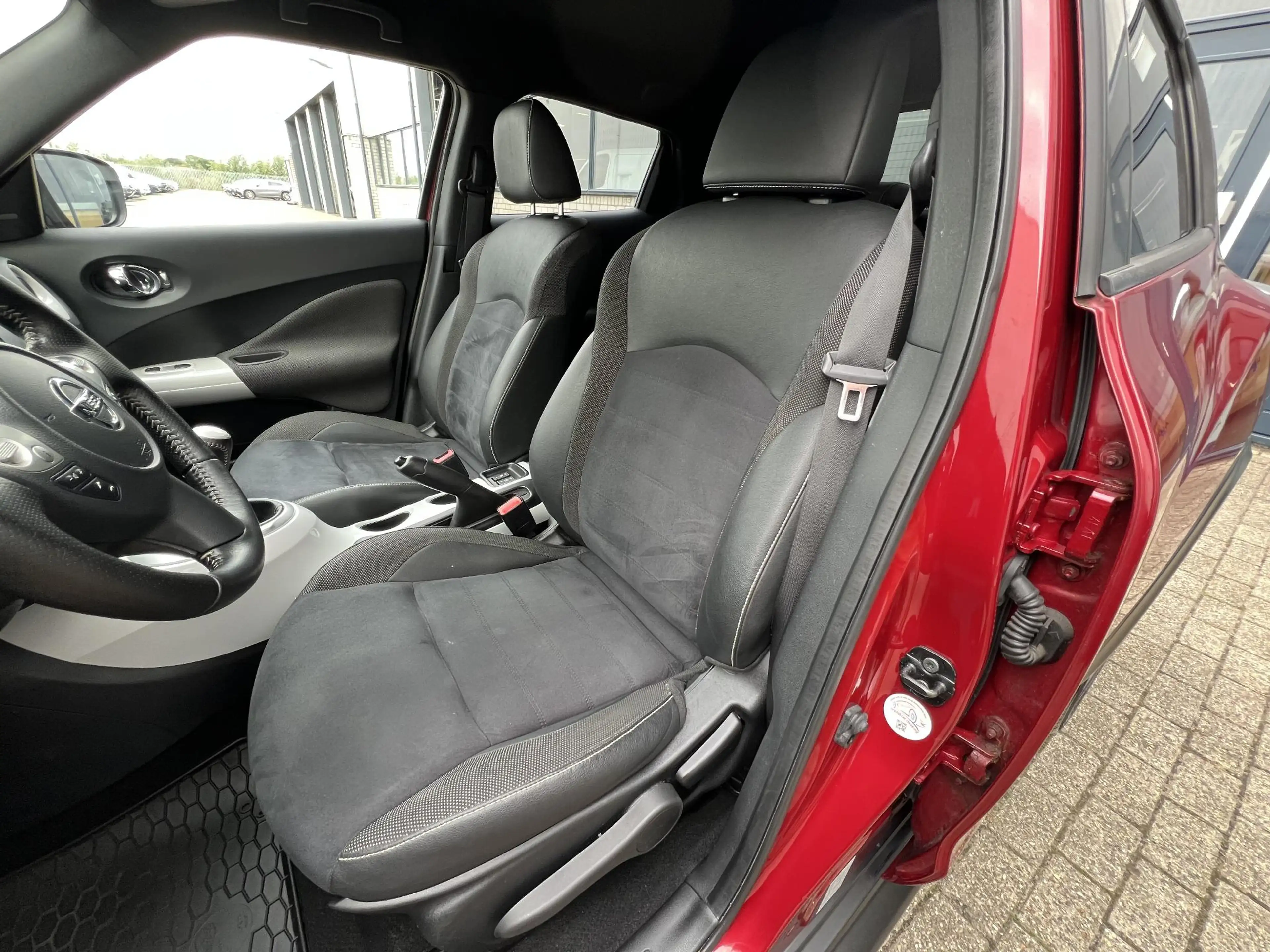 Nissan Juke 1.2 DIG-T S/S Tekna navi / blind spot / clima / 17 — photo 16