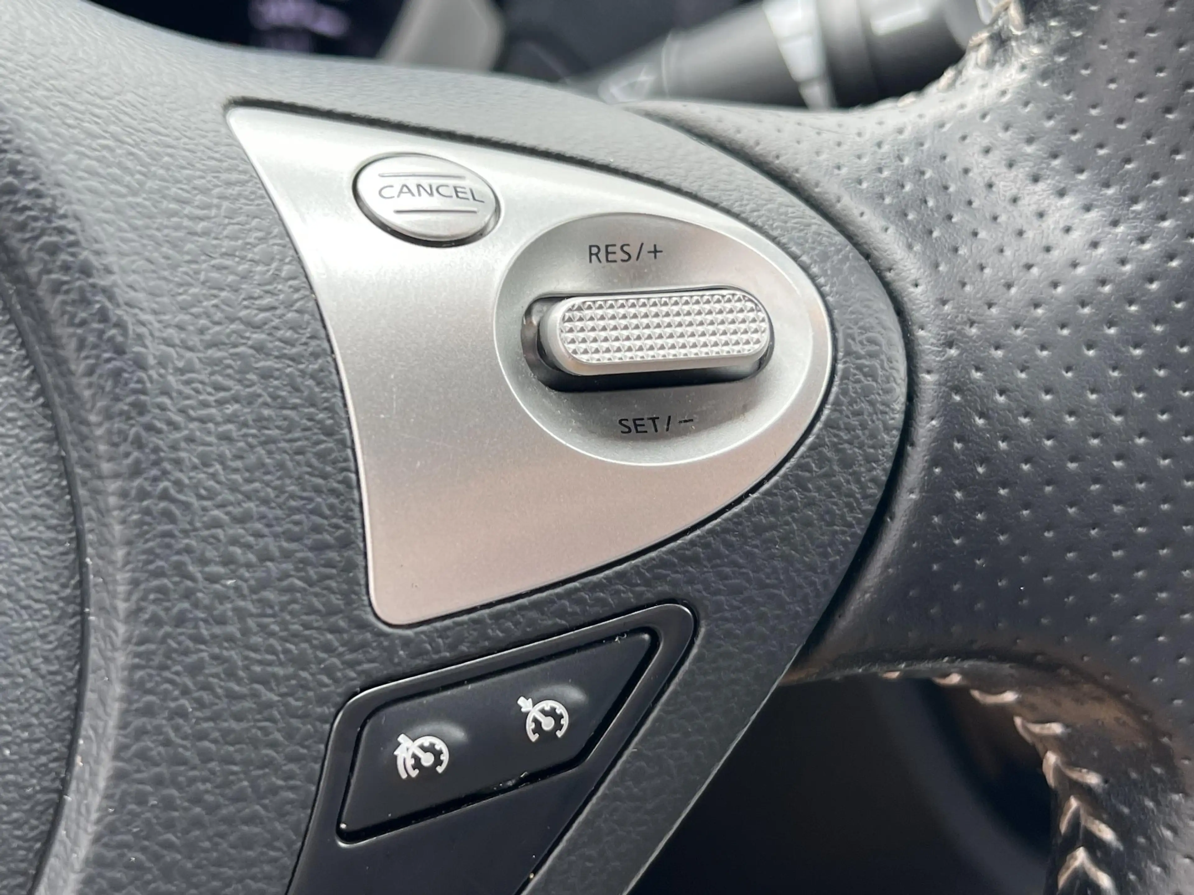 Nissan Juke 1.2 DIG-T S/S Tekna navi / blind spot / clima / 17 — photo 31
