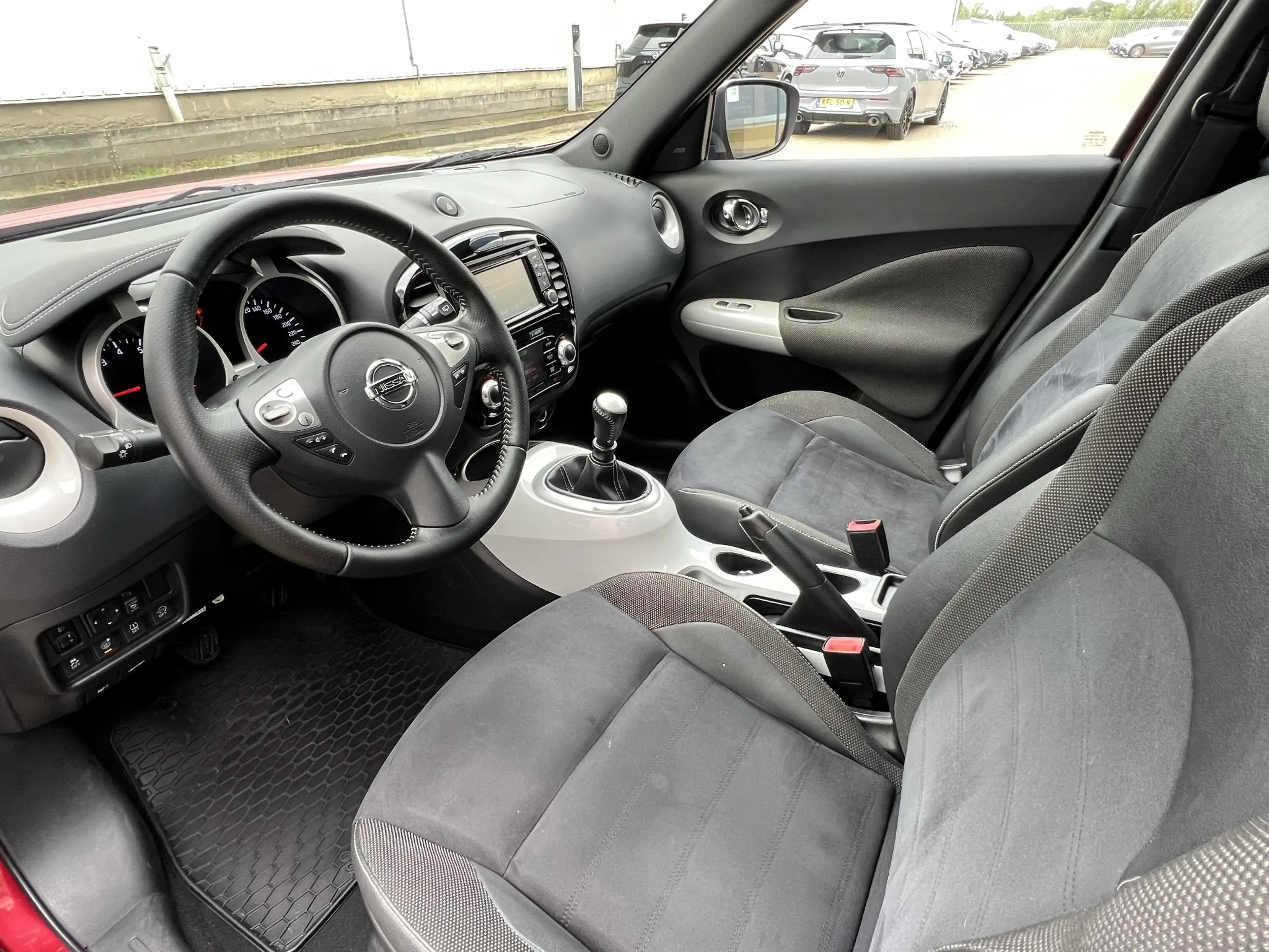 Nissan Juke 1.2 DIG-T S/S Tekna navi / blind spot / clima / 17 — photo 32