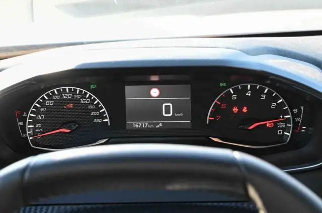 Peugeot 2008 view 17