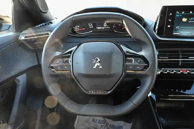 Peugeot 2008 view 16