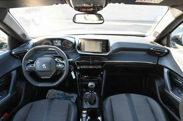 Peugeot 2008 view 11