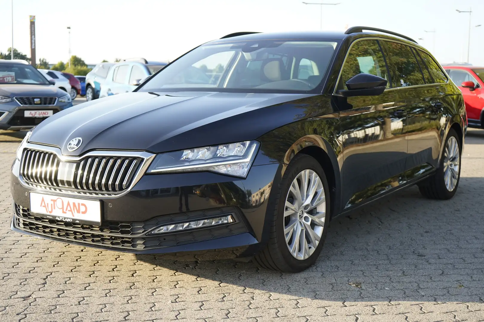 Skoda Superb Combi 2.0 TDI DSG AHK LED Virtual Cockpit Noir - 2