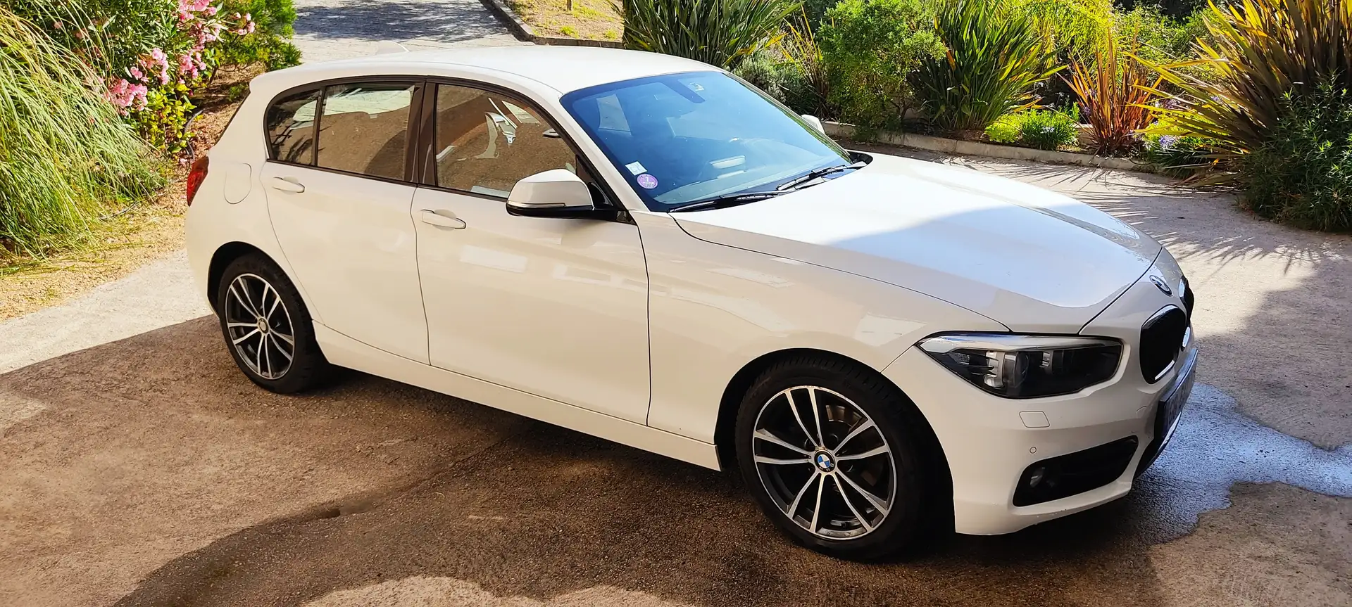 BMW 118 118i 136 ch BVA8 Sport Pack Sport Shadow Blanc - 1