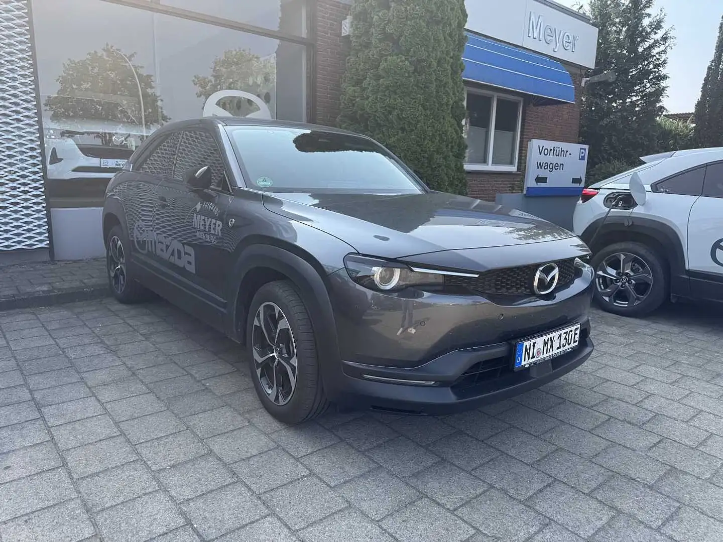 Mazda MX-30 R-EV e-SKYACTIV EXCLUSIVE-LINE Grijs - 1