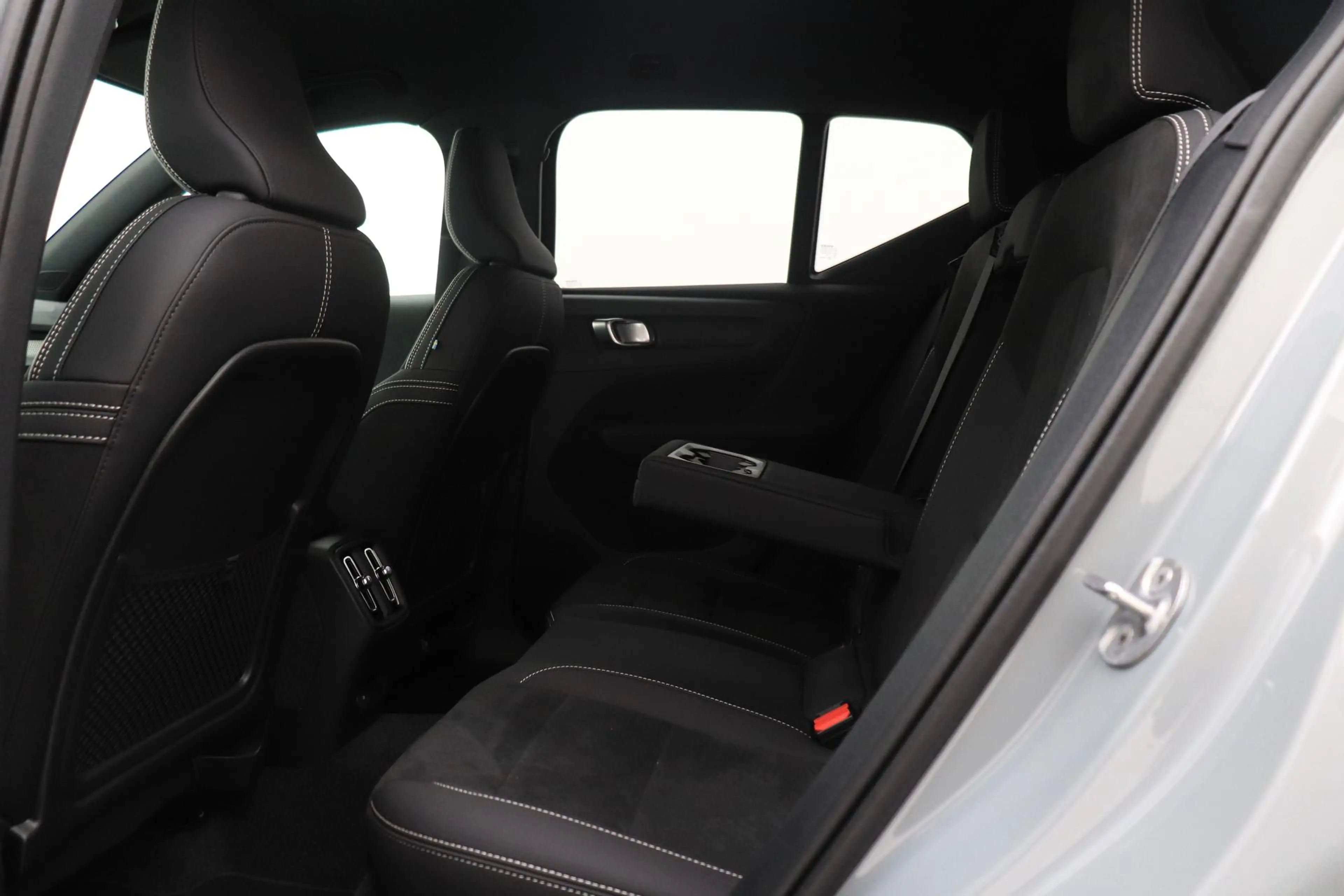 Volvo EX40 Single Motor Extended Range Plus | 82 kWh | Harman — photo 47