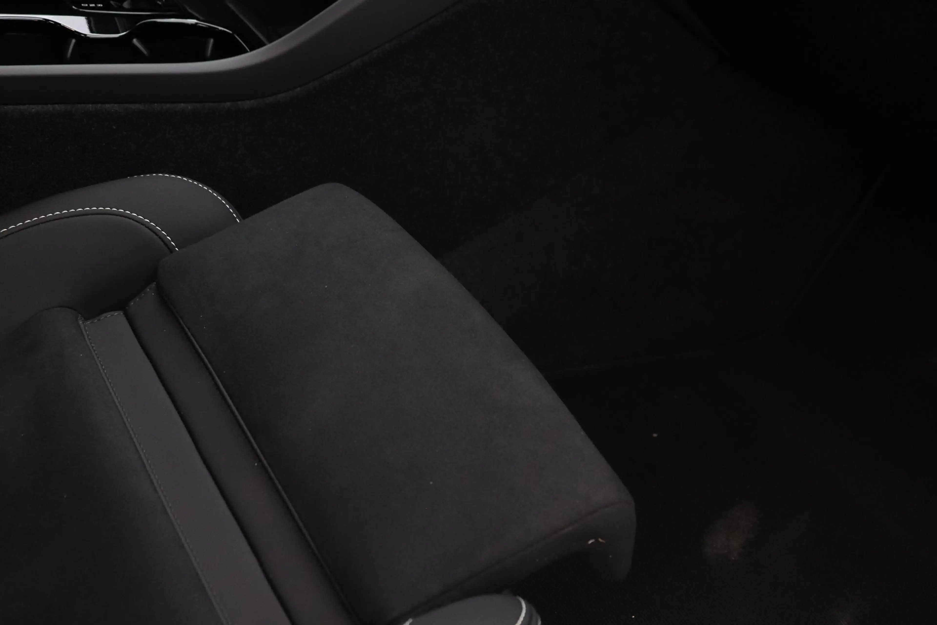 Volvo EX40 Single Motor Extended Range Plus | 82 kWh | Harman — photo 46
