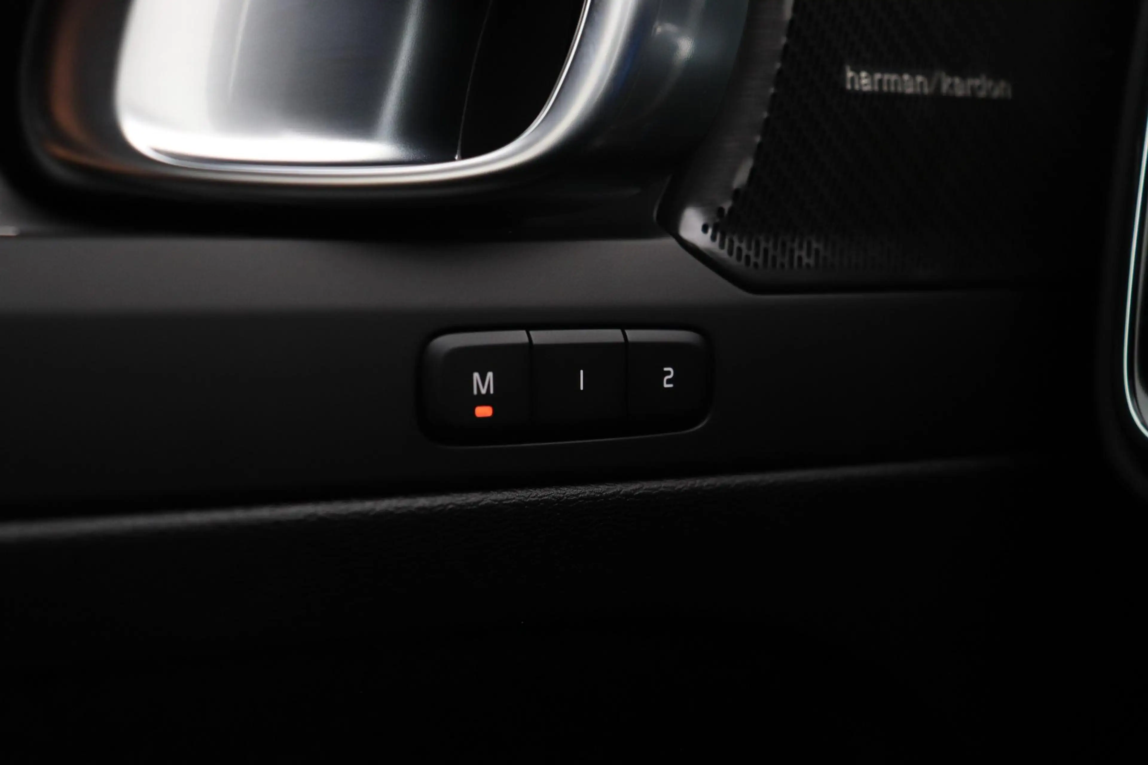 Volvo EX40 Single Motor Extended Range Plus | 82 kWh | Harman — photo 14
