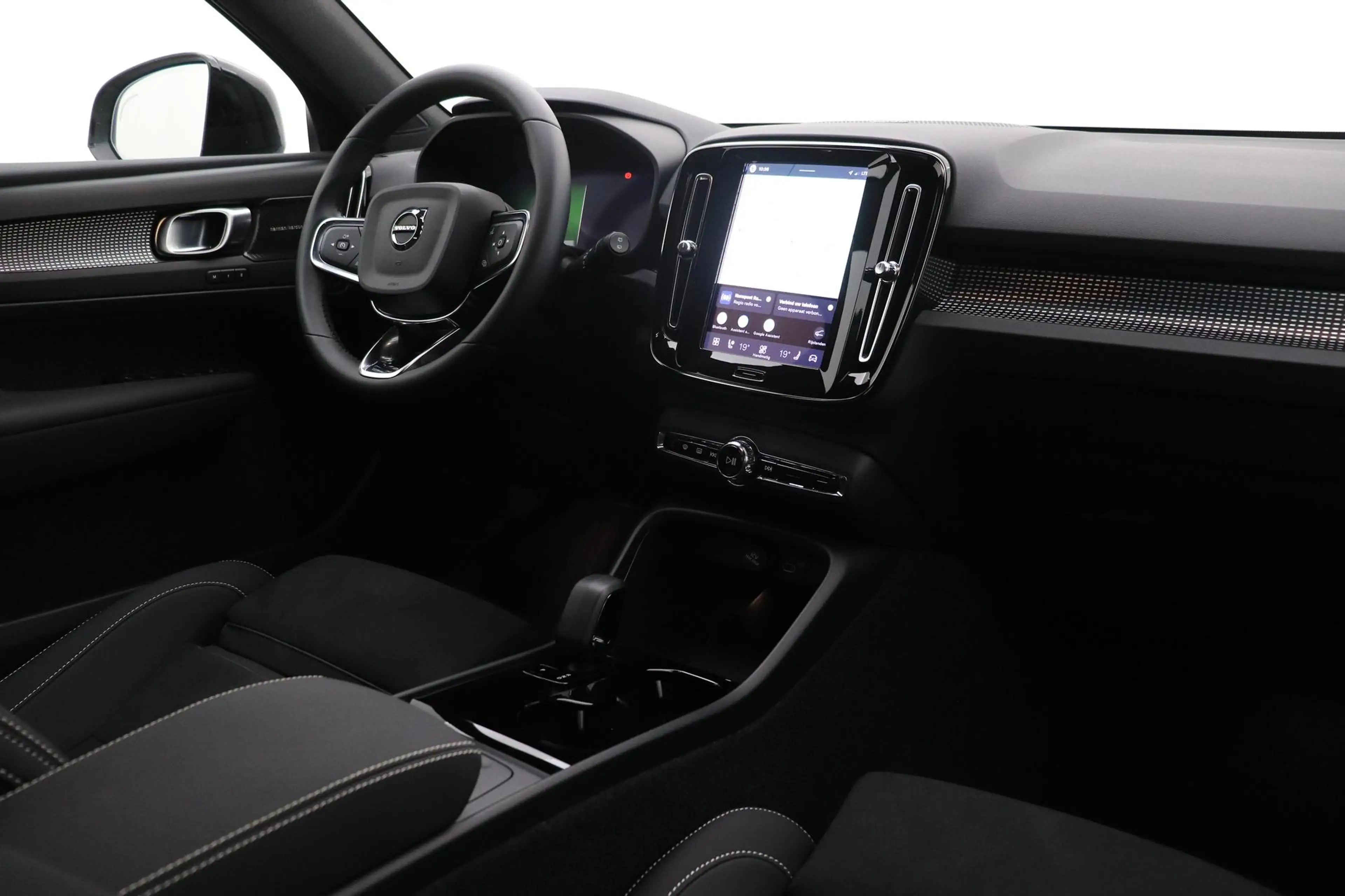 Volvo EX40 Single Motor Extended Range Plus | 82 kWh | Harman — photo 17