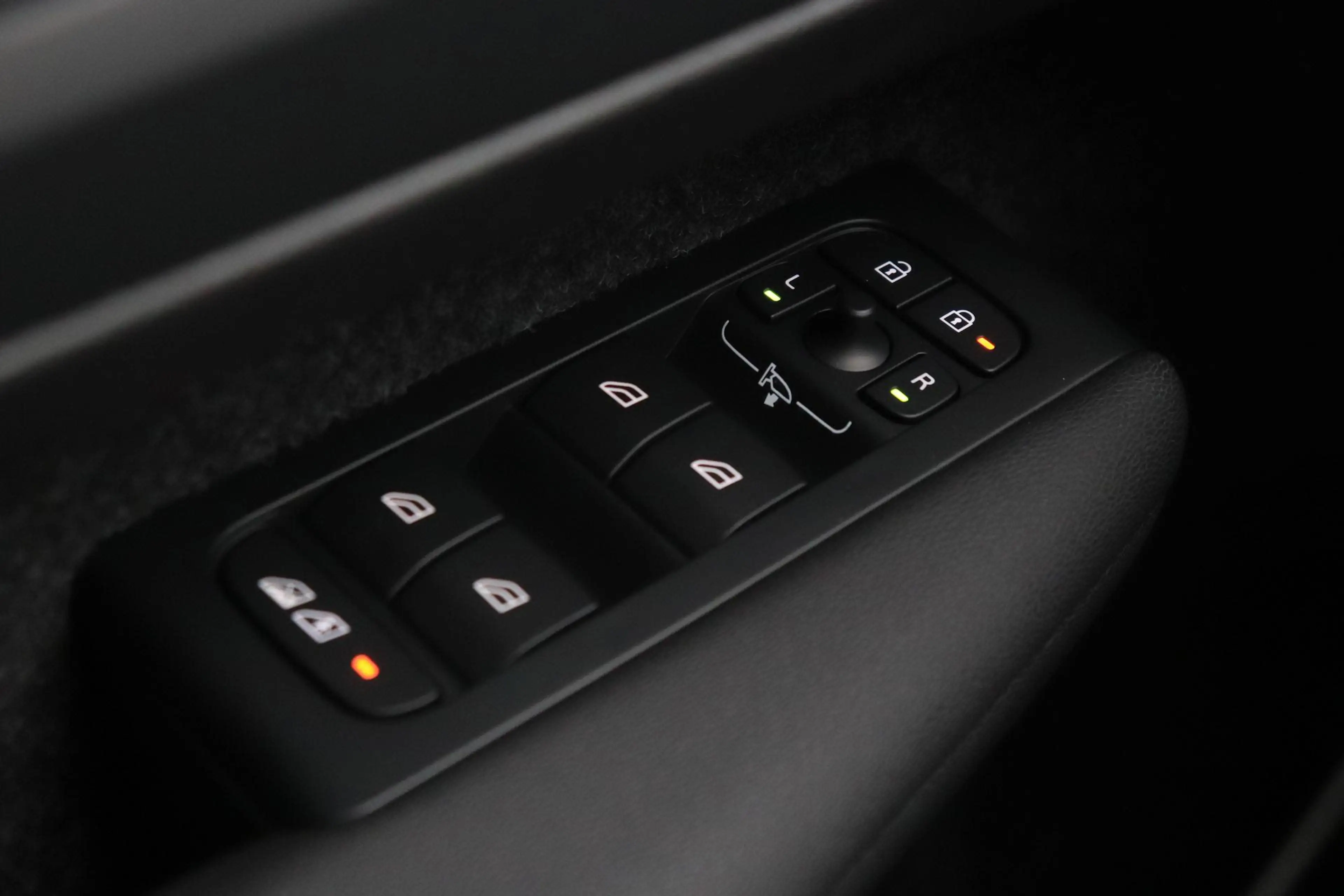 Volvo EX40 Single Motor Extended Range Plus | 82 kWh | Harman — photo 44