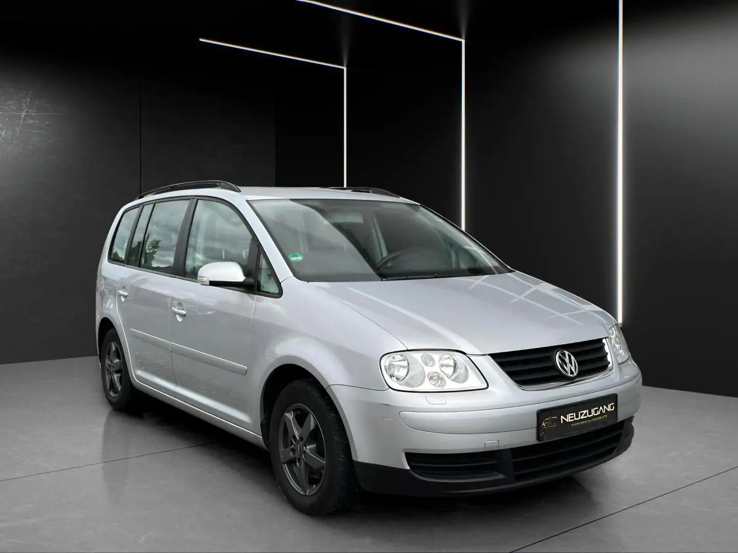 Volkswagen Touran 1.6 FSI *erst.91tkm!*1Vorhalter*Anhängerk Silber - 1