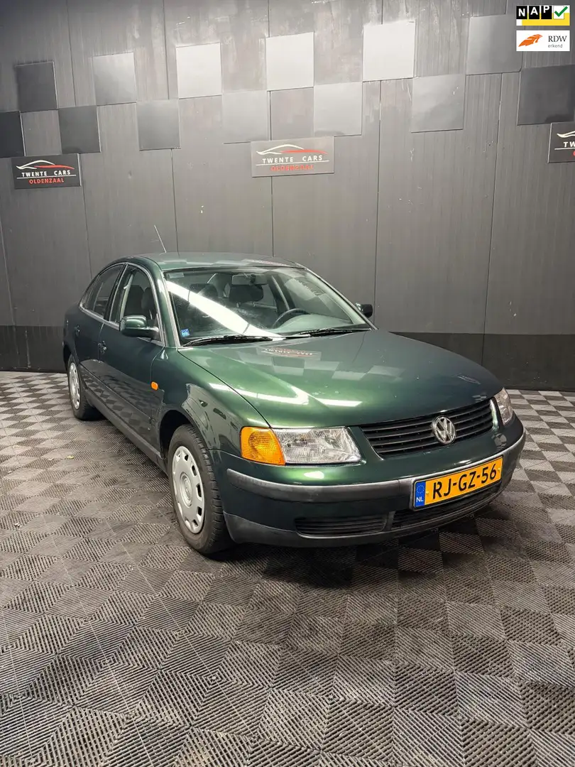Volkswagen Passat 1.6 Trendline | Nieuwe APK | Grün - 1