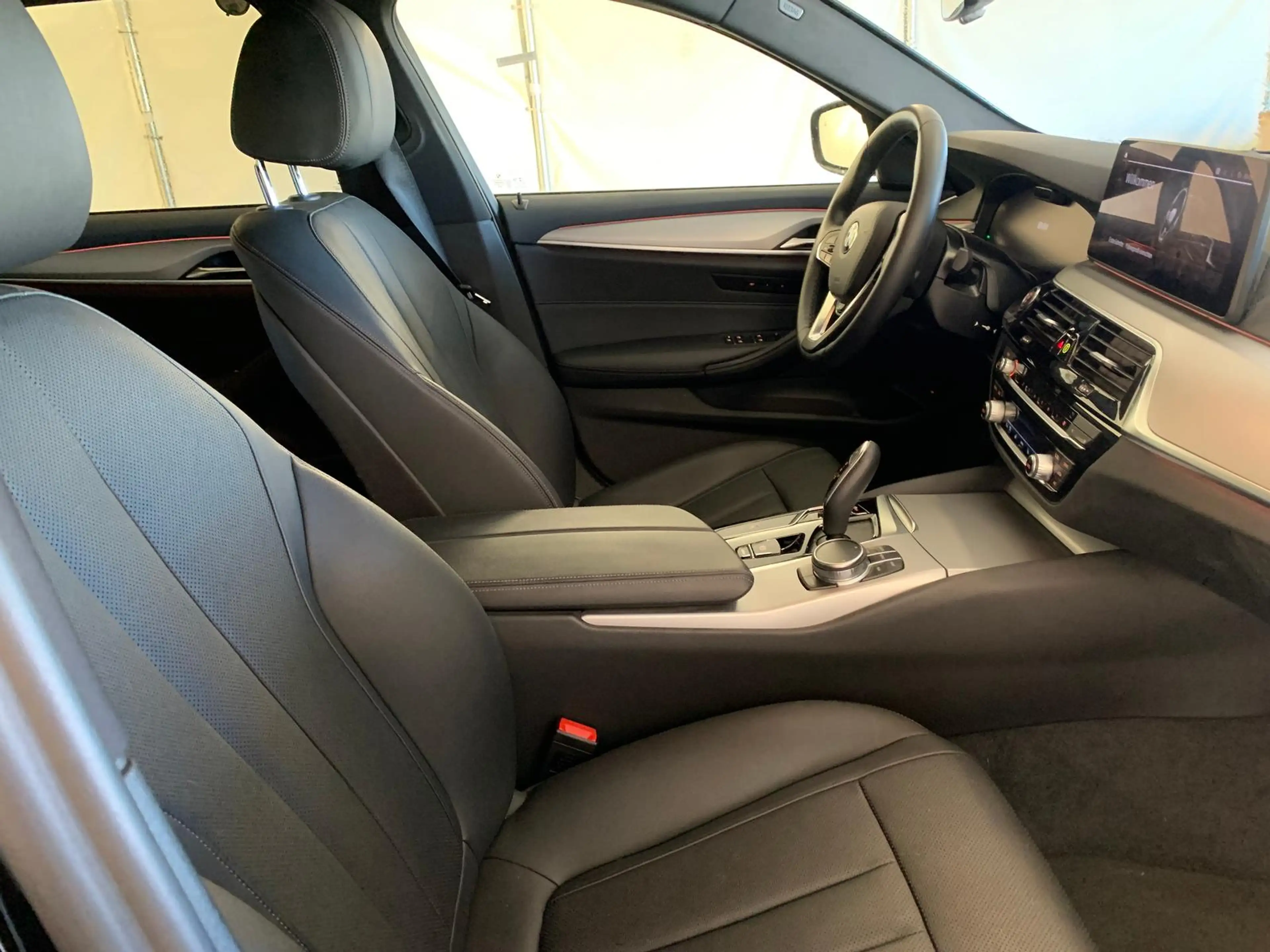 BMW 530 Touring i xDr|DrivProf|Laser|HUD|Memo|Leder — photo 3