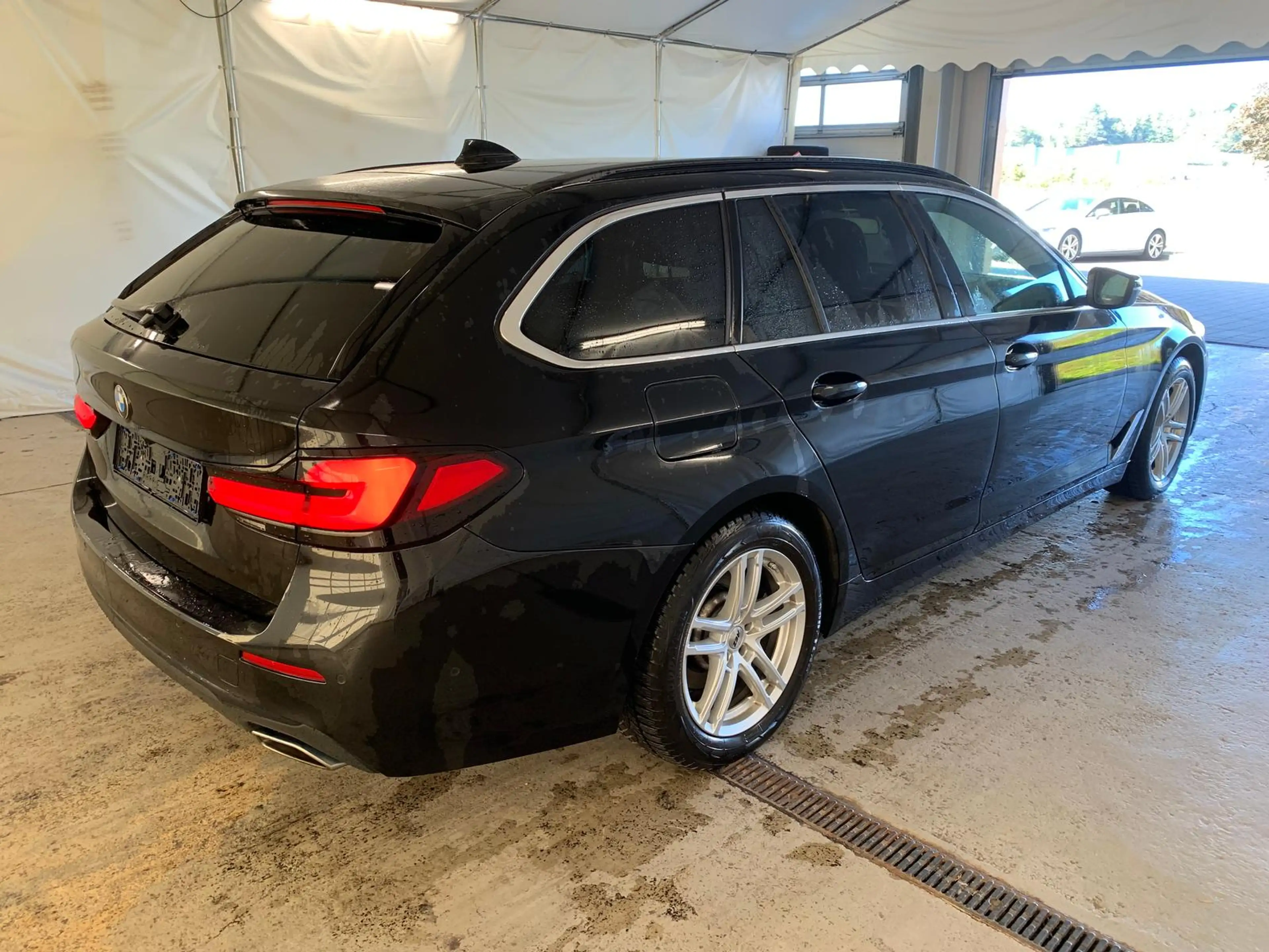 BMW 530 Touring i xDr|DrivProf|Laser|HUD|Memo|Leder — photo 4