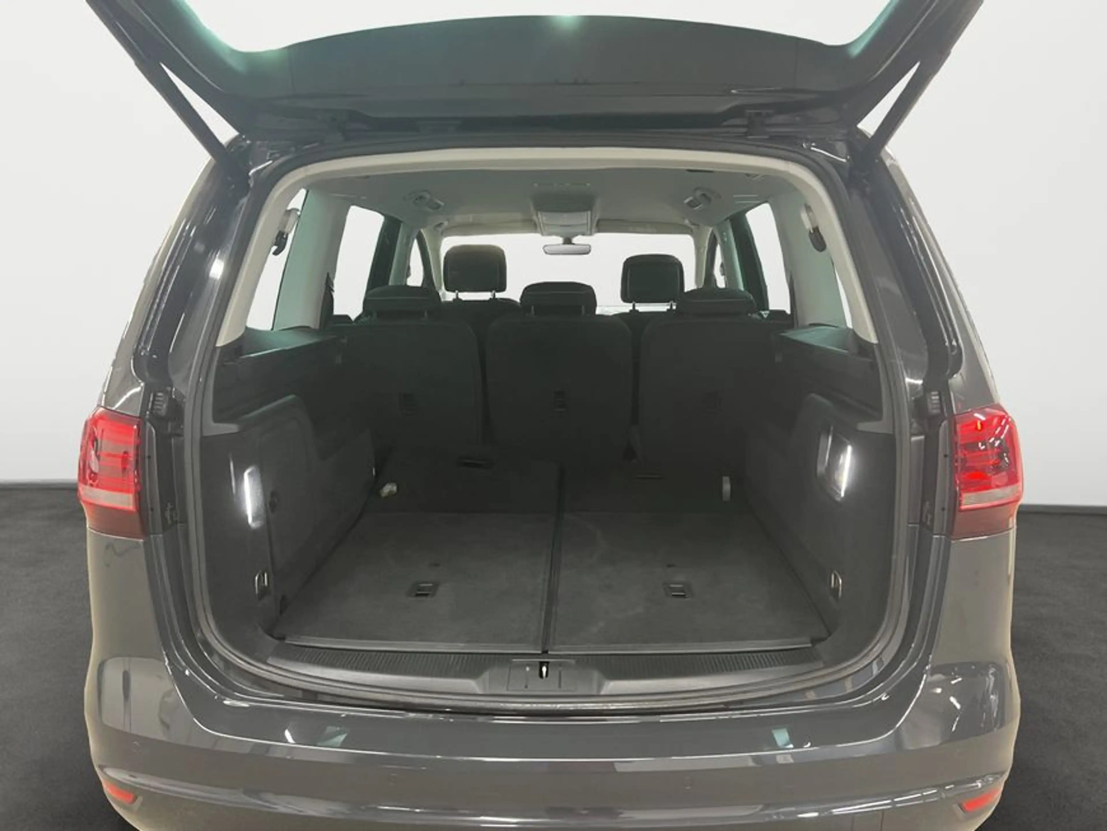 Volkswagen Sharan 2.0 TDI DSG ComfortlineAHK Navi — photo 5