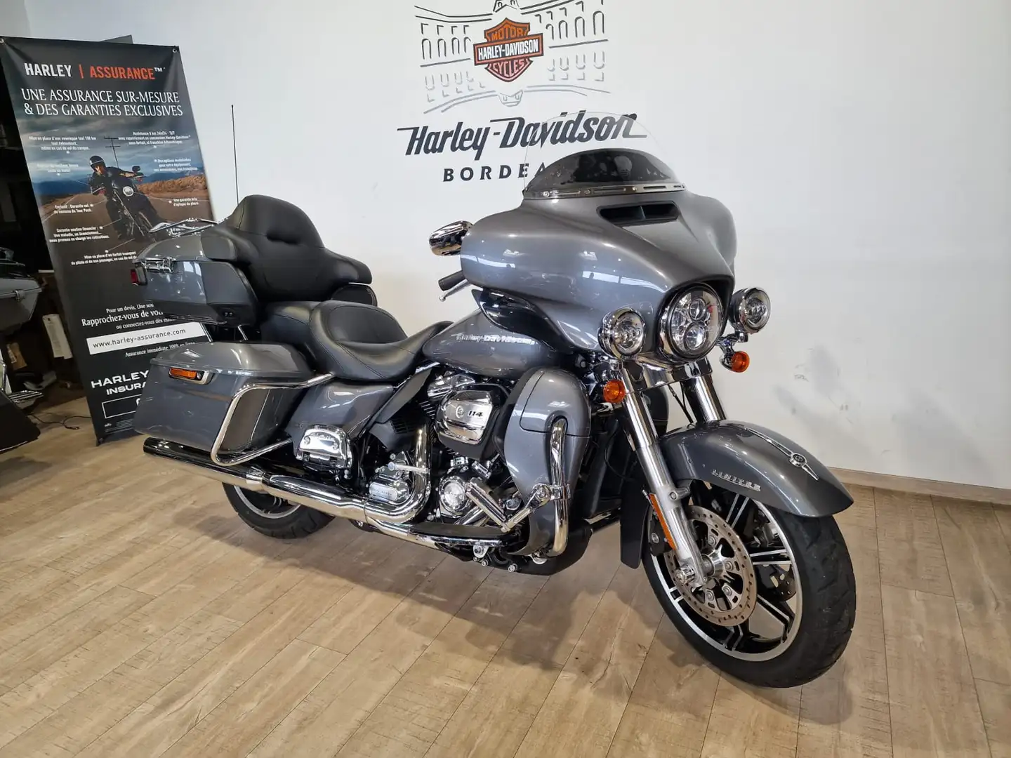Harley-Davidson Electra Glide Gris - 2