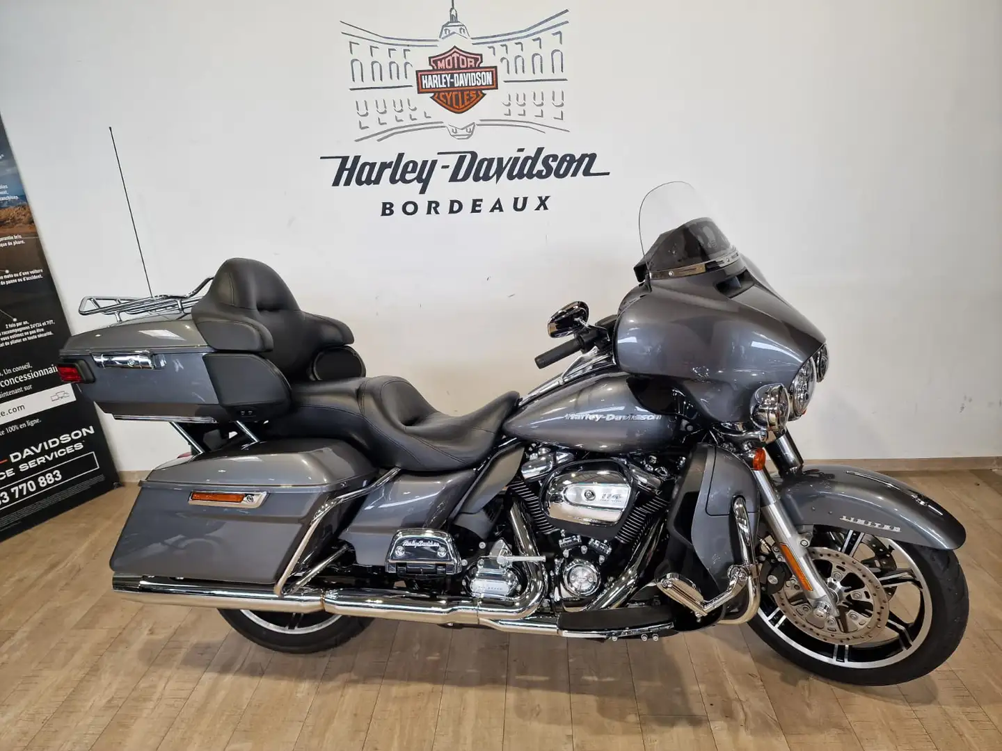 Harley-Davidson Electra Glide Gris - 1