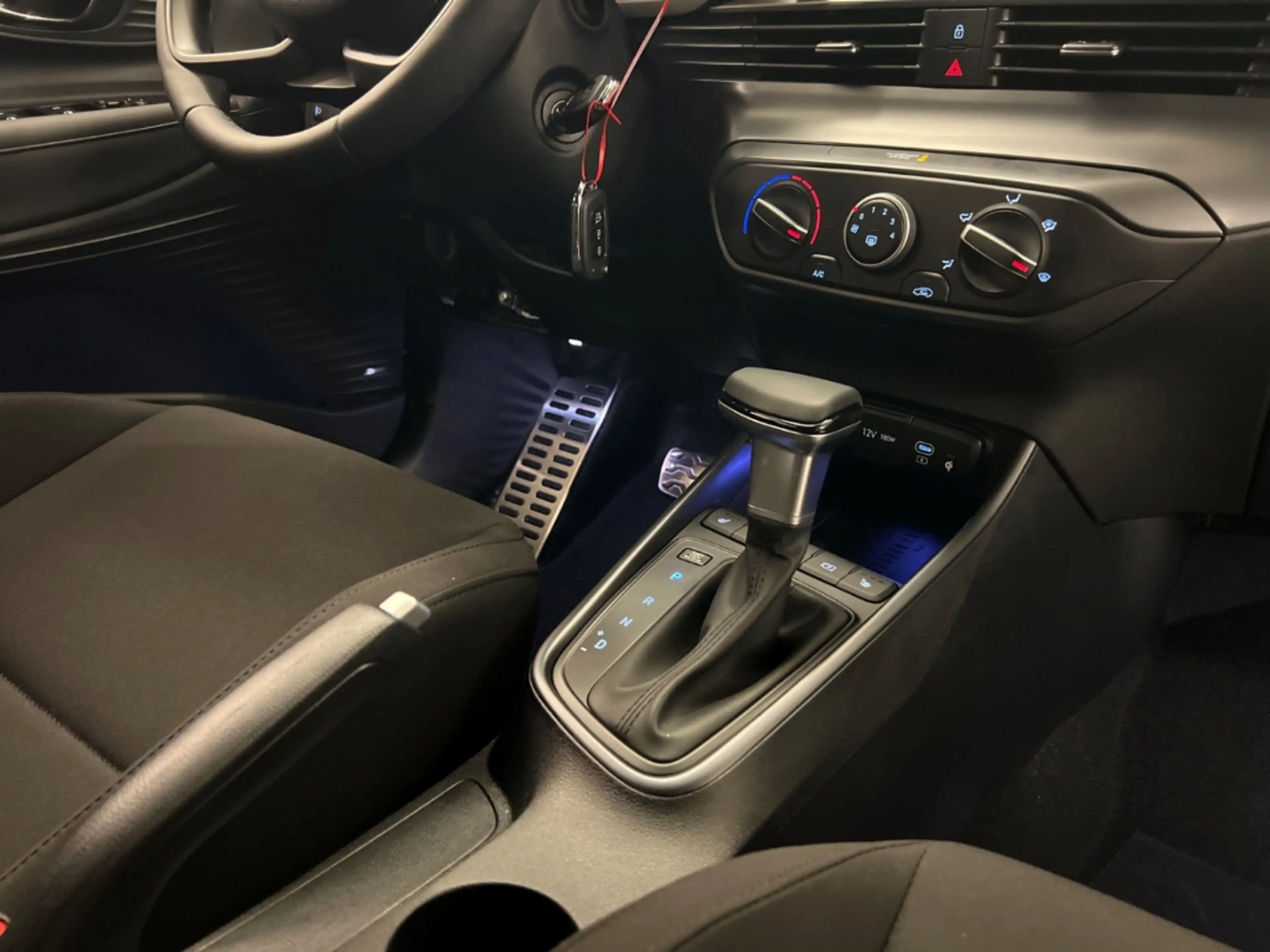 Hyundai BAYON Blackline 66KW (90 PS) Automatik Navi Soundsystem — photo 8