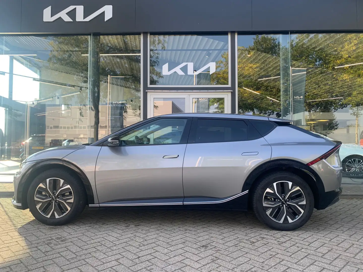 Kia EV6 Plus 58 kWh | Navigatie | Adaptieve Cruise Control Grijs - 2