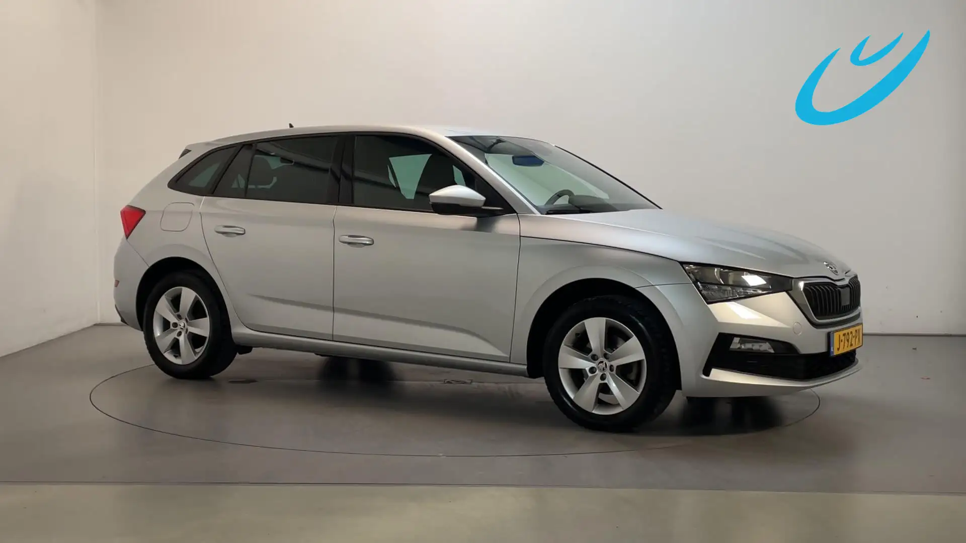 Skoda Scala 1.0 TSI 116pk 6-bak Sport Business Virtual Cockpit Grijs - 1