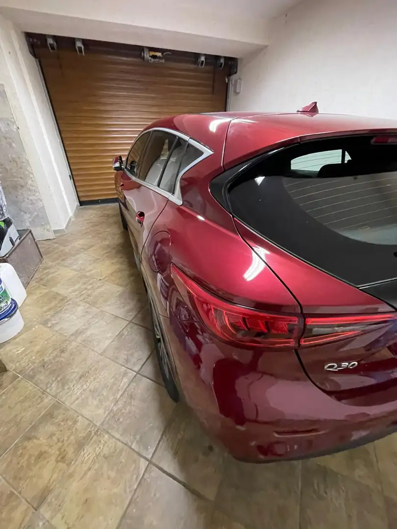 Infiniti Q30 Piros - 1