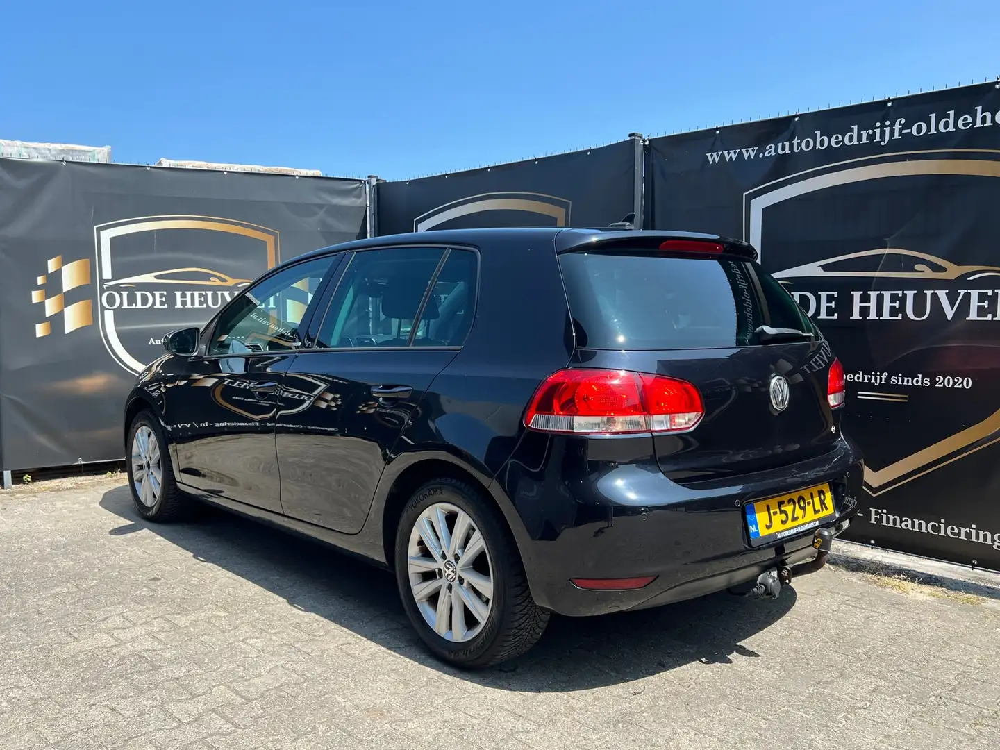 Volkswagen Golf 1.2 TSI Trendline, Stoelverwarming, Parkeersensore Zwart - 2