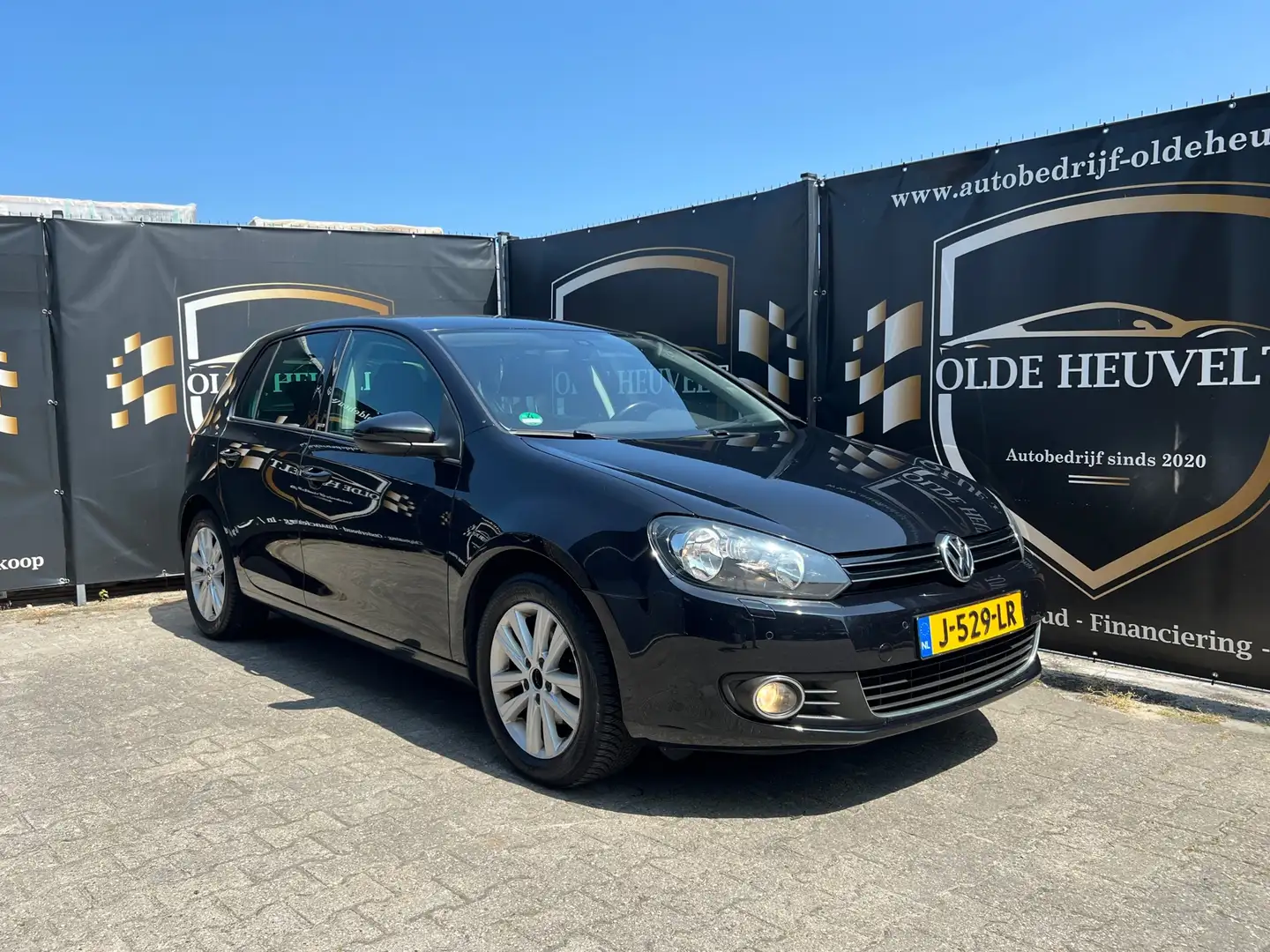 Volkswagen Golf 1.2 TSI Trendline, Stoelverwarming, Parkeersensore Zwart - 1