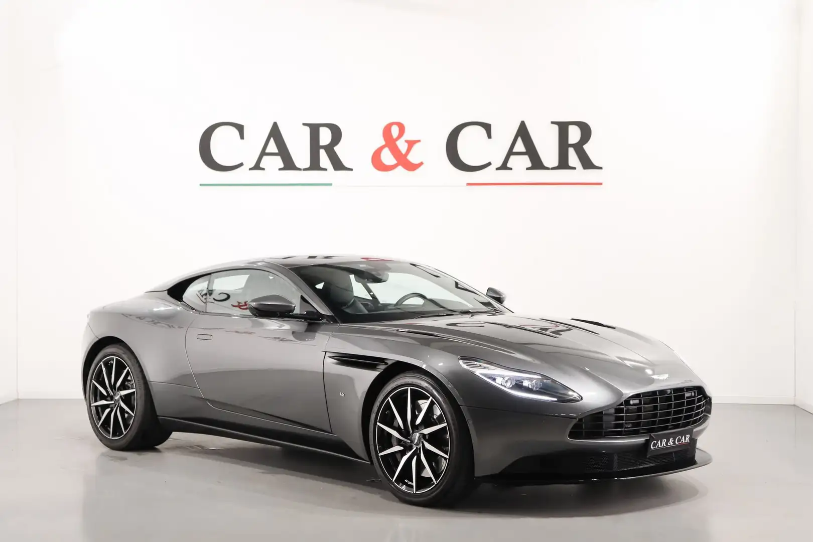 Aston Martin DB11 V12 Coupé Grigio - 1