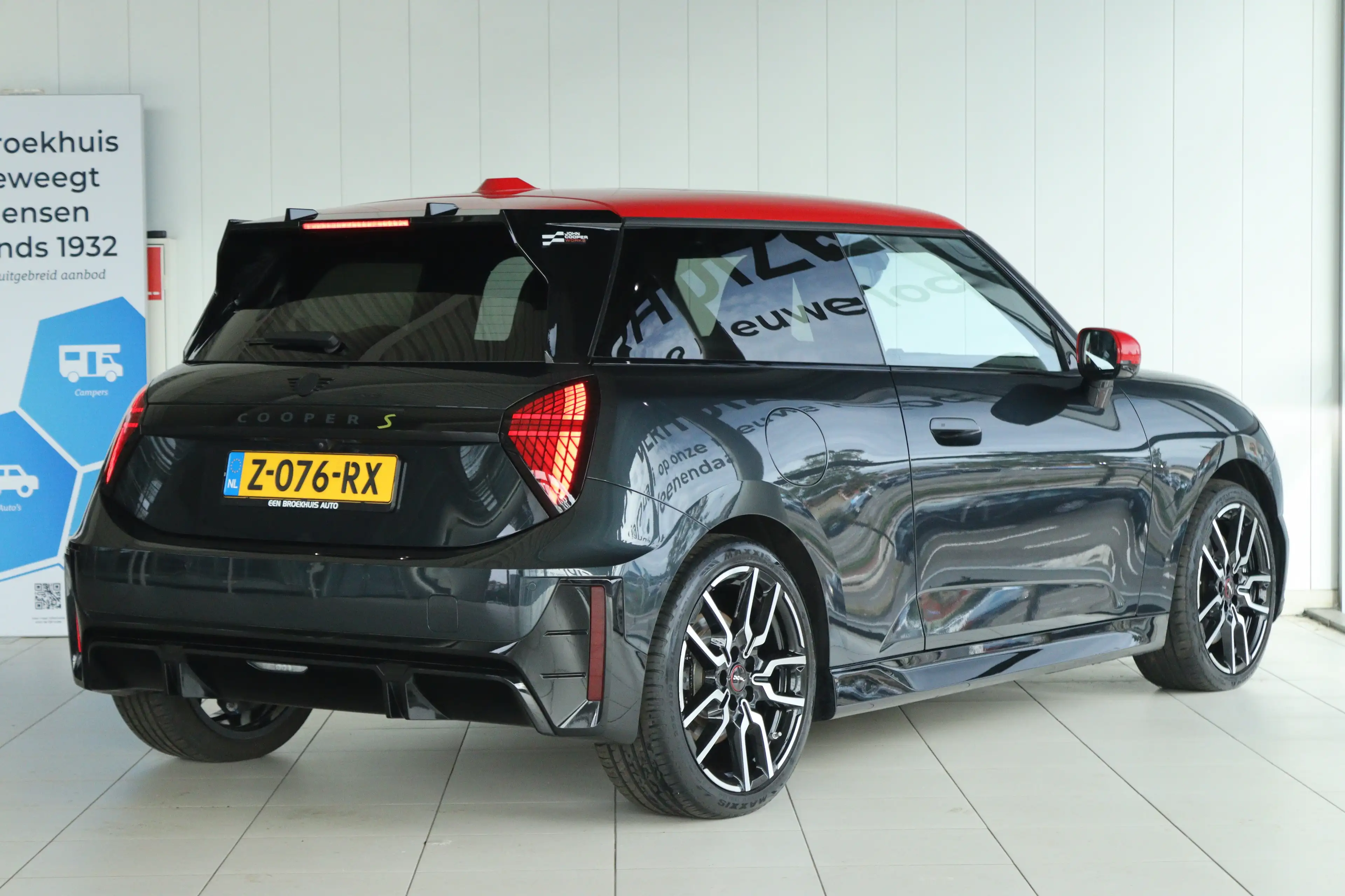 MINI John Cooper Works 3-Deurs SE Cooper XL 54.2 kWh 371KM Range | Binnen — photo 2
