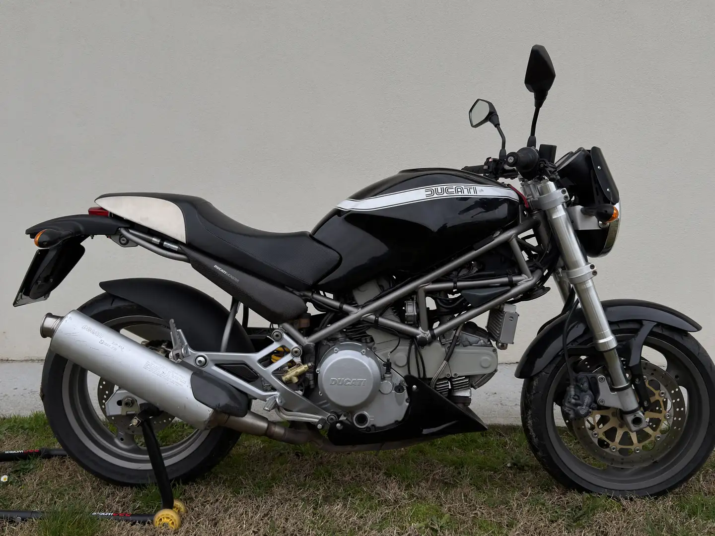 Ducati Monster 600 Dark - 2