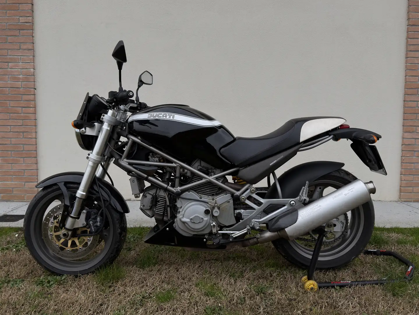 Ducati Monster 600 Dark - 1