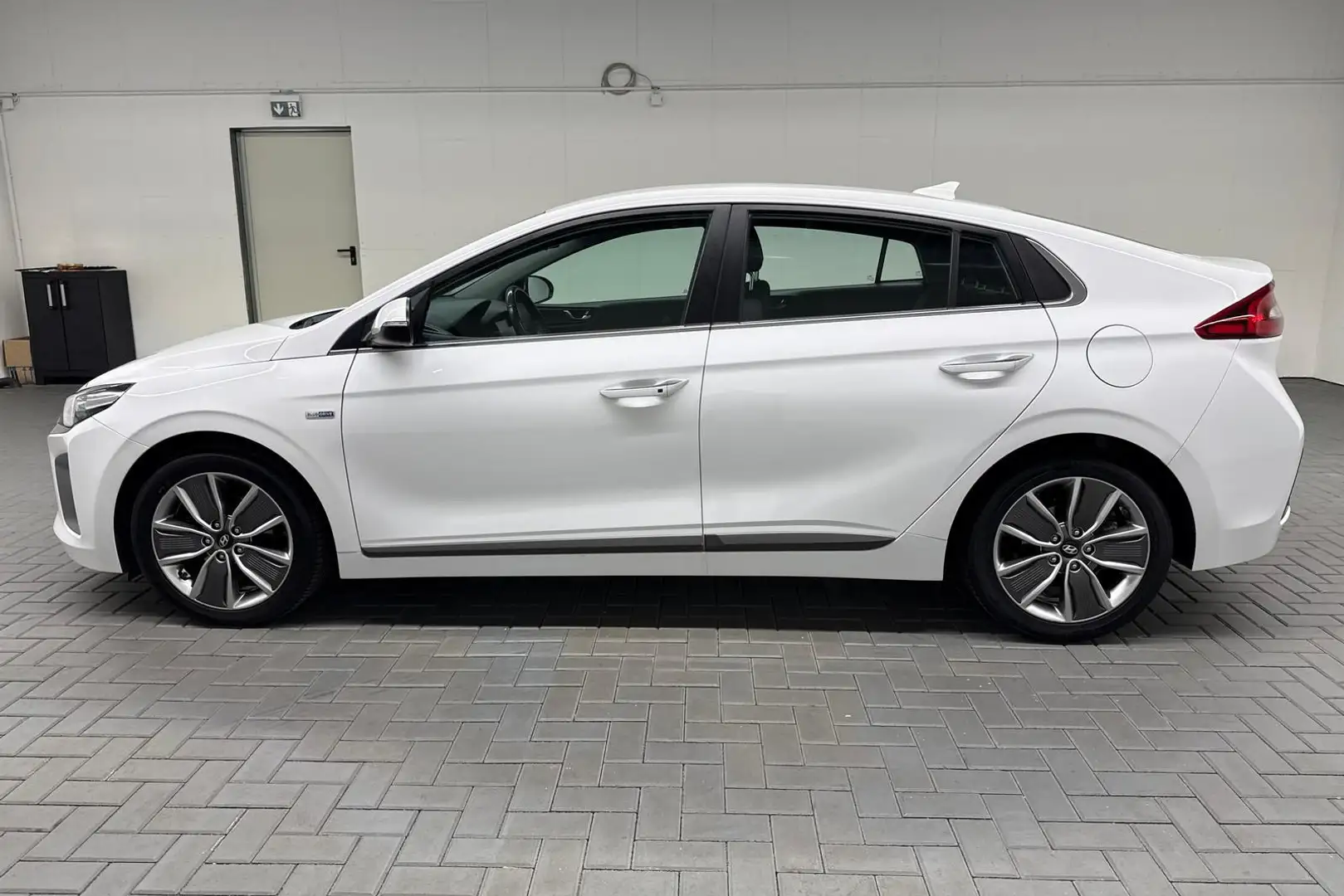Hyundai IONIQ Ioniq Style Hybrid Xenon/Navi/SHZ/SCC/Kam/17-LM Weiß - 2